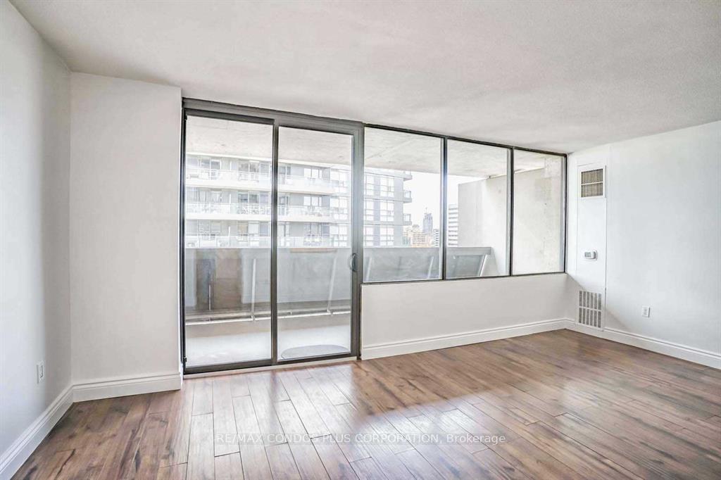 Photo 1 of Unit 1011, 720 Spadina Avenue, Toronto, University — HOMEH