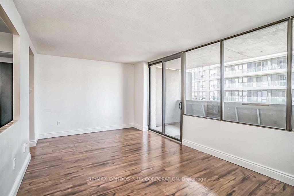 Photo 4 of Unit 1011, 720 Spadina Avenue, Toronto, University — HOMEH