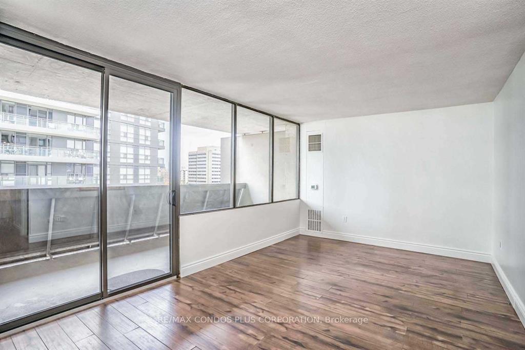 Photo 8 of Unit 1011, 720 Spadina Avenue, Toronto, University — HOMEH