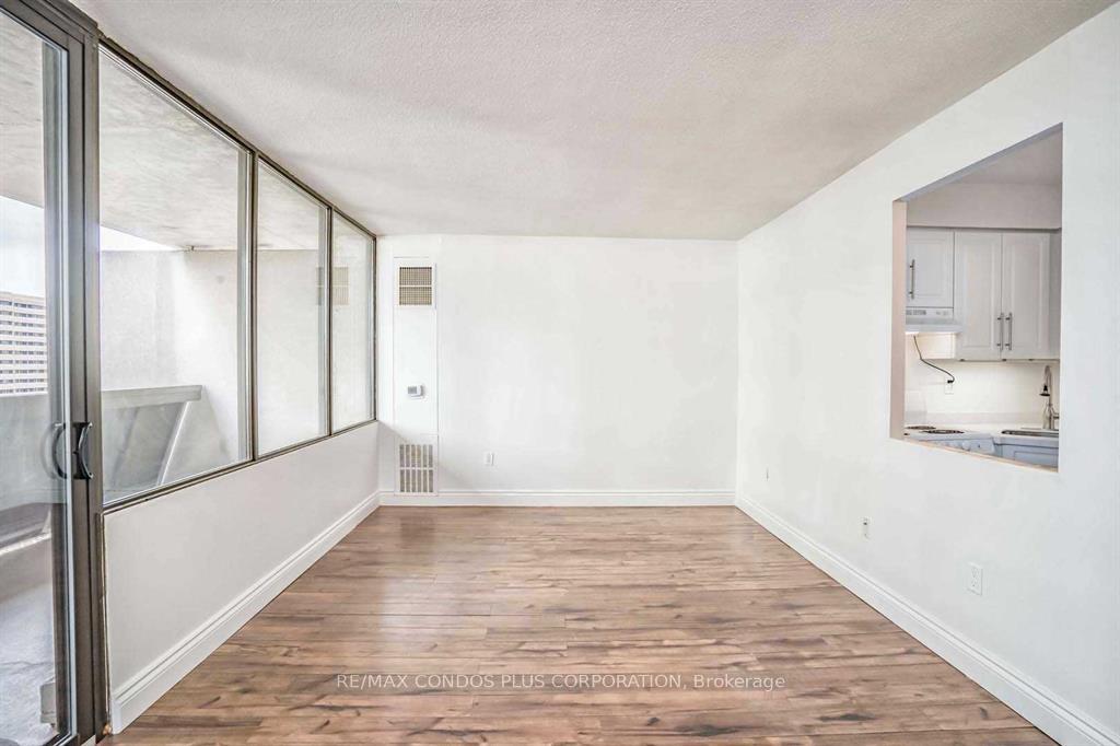 Photo 10 of Unit 1011, 720 Spadina Avenue, Toronto, University — HOMEH