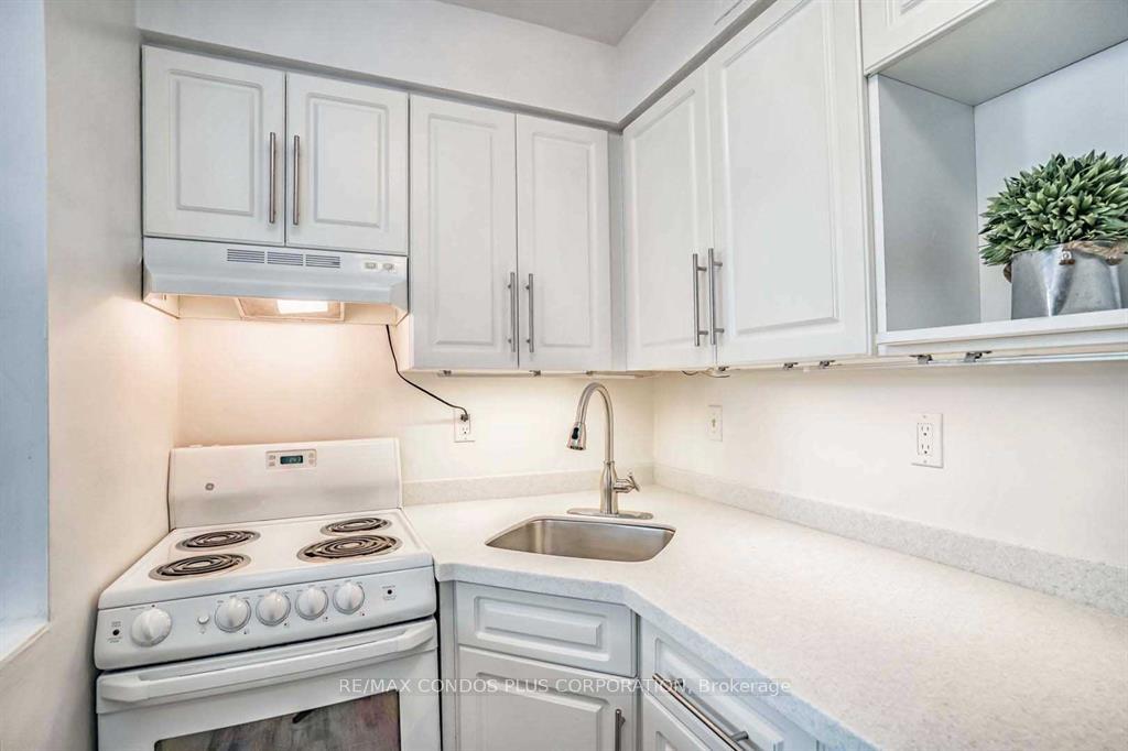 Photo 13 of Unit 1011, 720 Spadina Avenue, Toronto, University — HOMEH