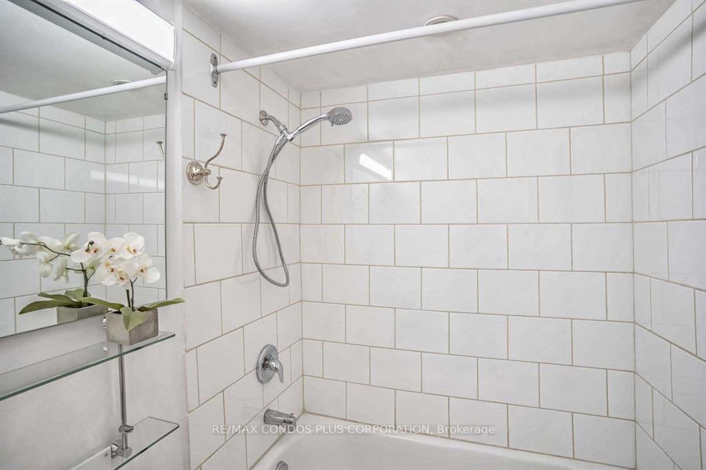 Photo 15 of Unit 1011, 720 Spadina Avenue, Toronto, University — HOMEH
