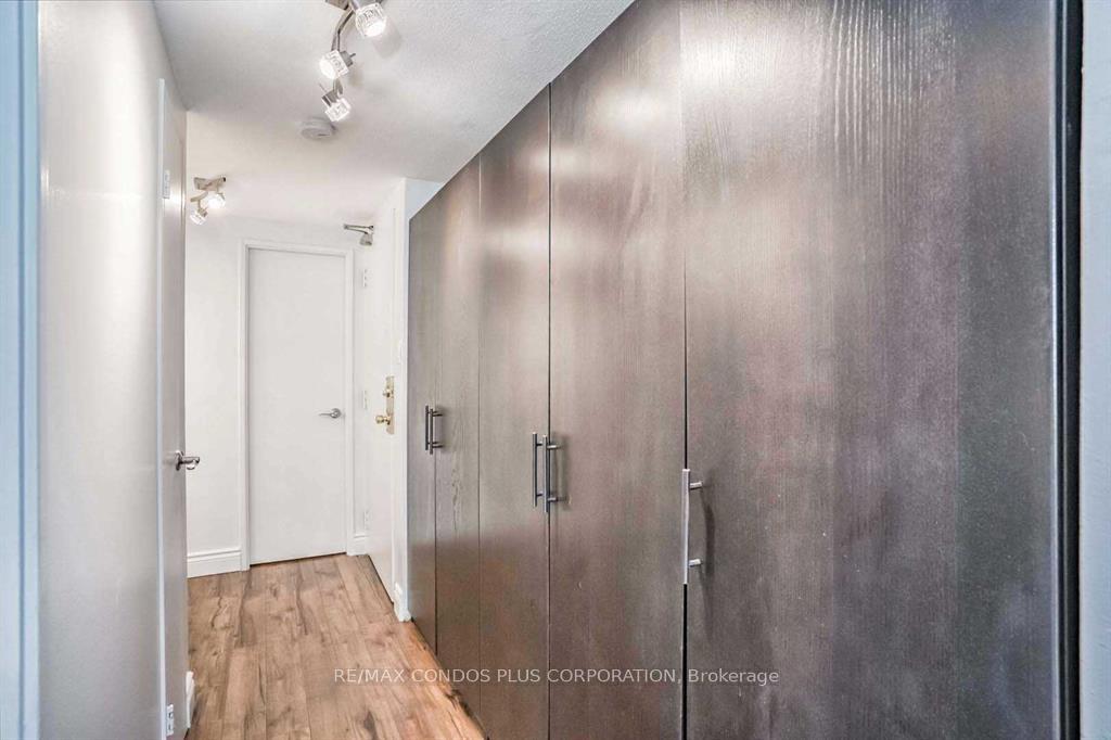 Photo 16 of Unit 1011, 720 Spadina Avenue, Toronto, University — HOMEH