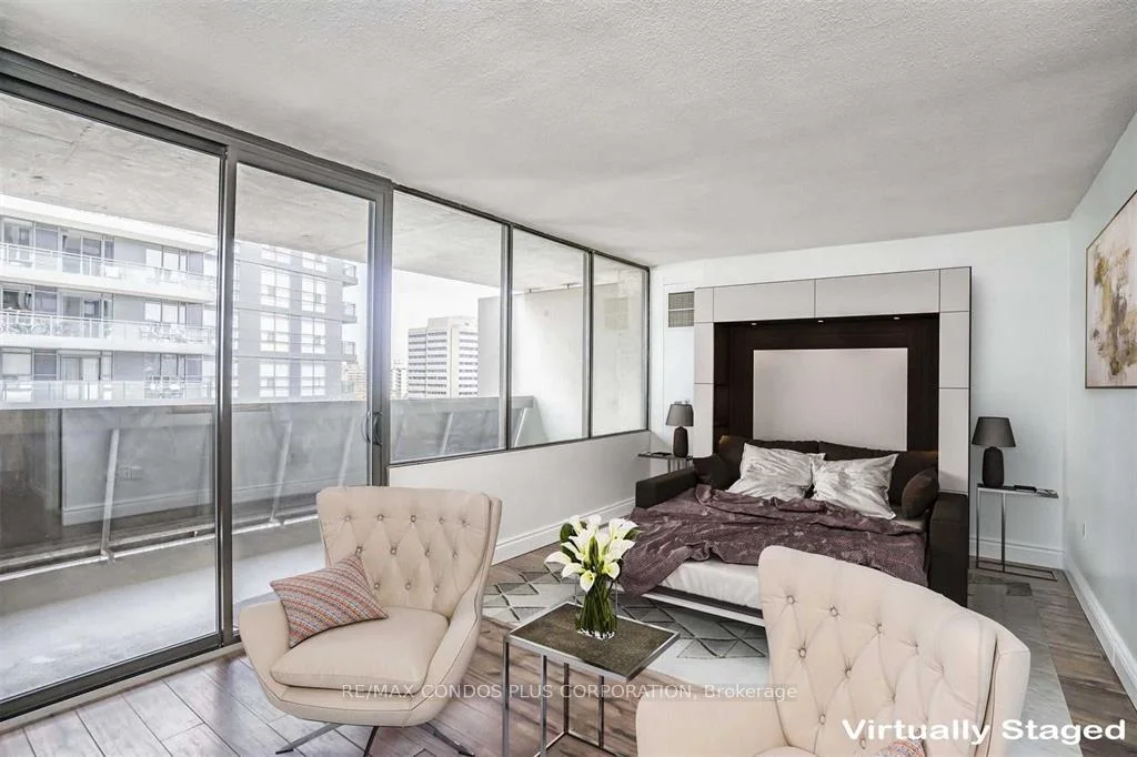 Photo 5 of Unit 1011, 720 Spadina Avenue, Toronto, University — HOMEH
