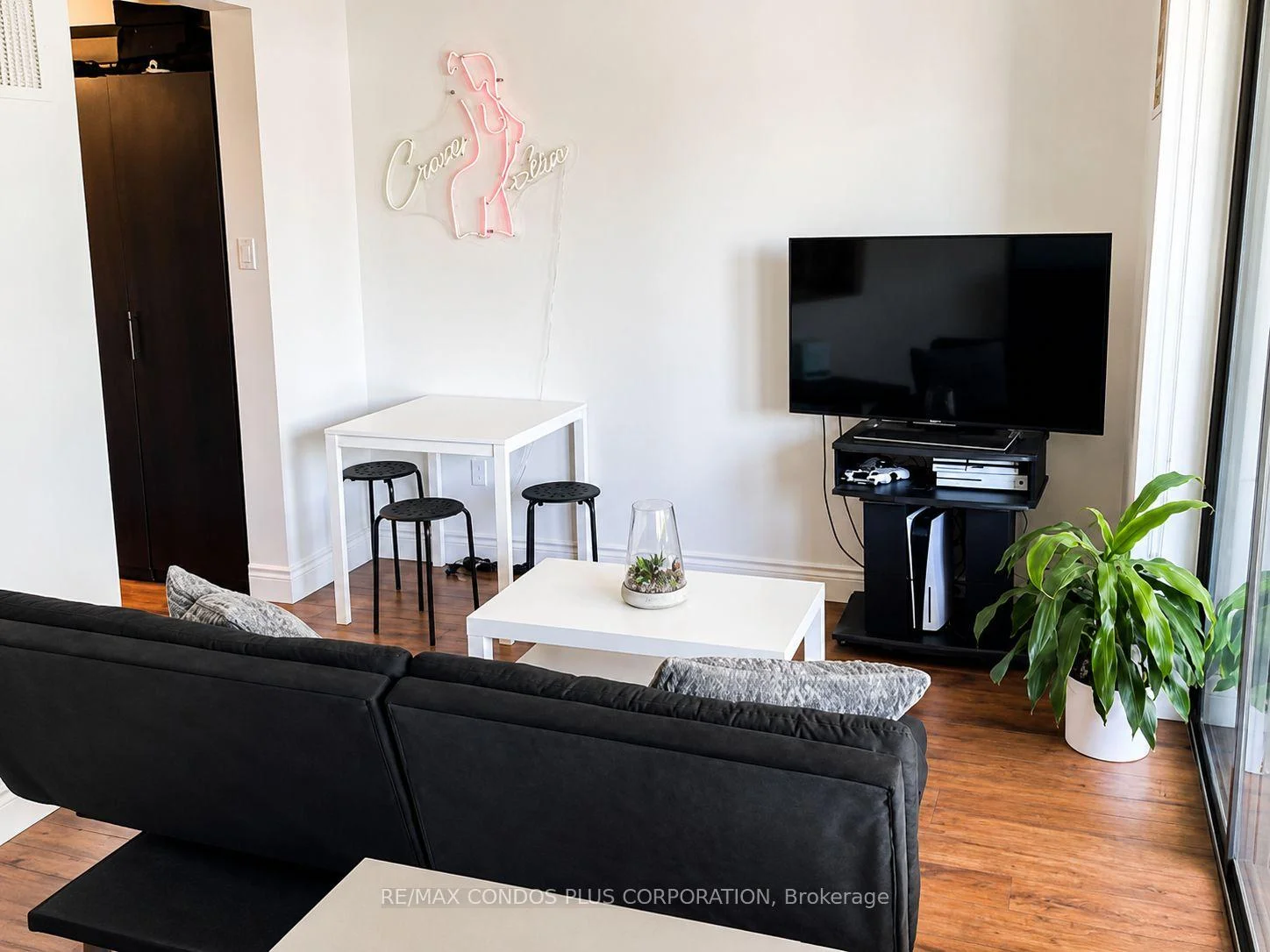 Photo 6 of Unit 1011, 720 Spadina Avenue, Toronto, University — HOMEH