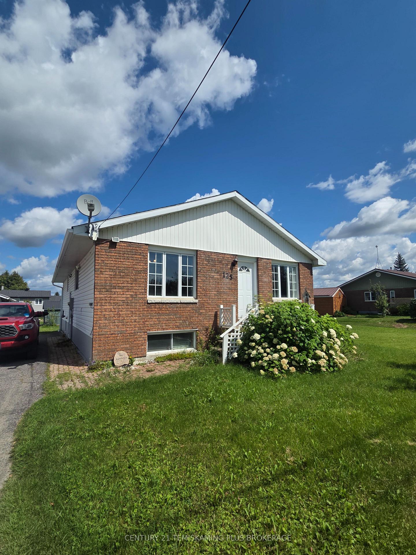 Photo 2 of 125 4th Avenue, Englehart — HOMEH