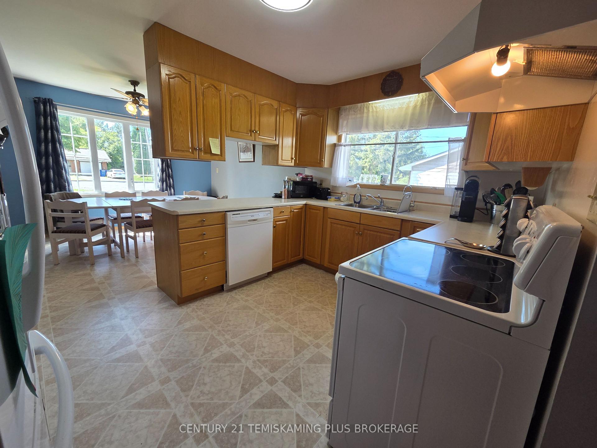 Photo 3 of 125 4th Avenue, Englehart — HOMEH