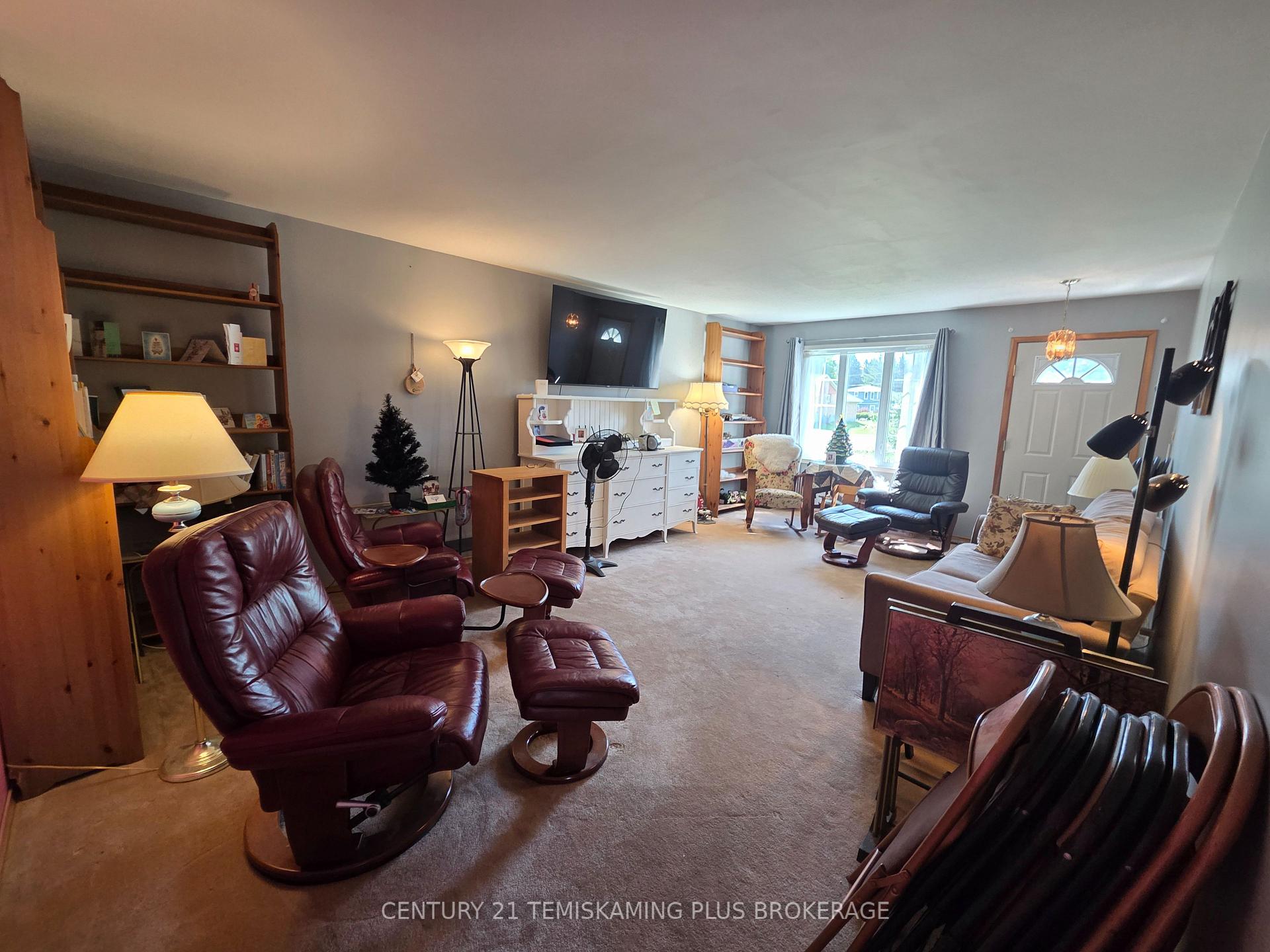 Photo 8 of 125 4th Avenue, Englehart — HOMEH