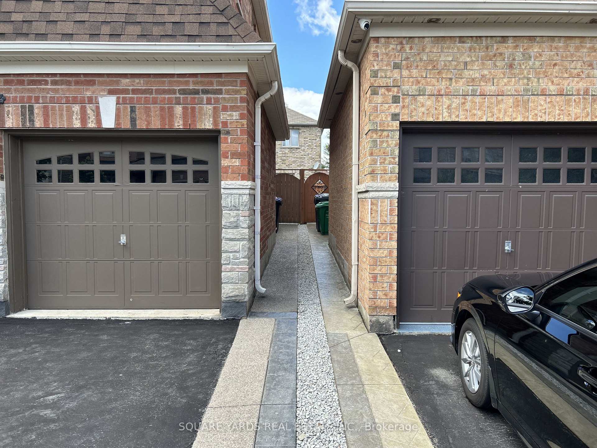 Photo 2 of 55 Bluffwood Crescent, Brampton, Brampton East — HOMEH