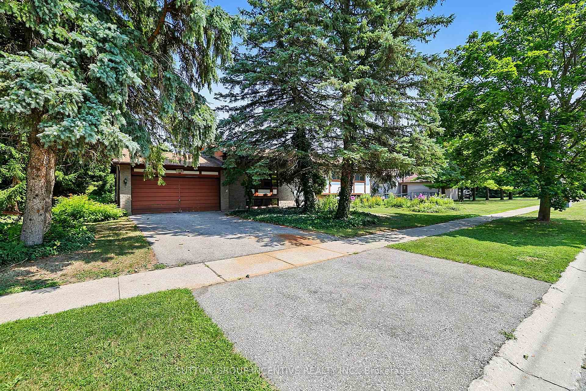 Photo 1 of 37 Moore Park Drive, King, Schomberg — HOMEH