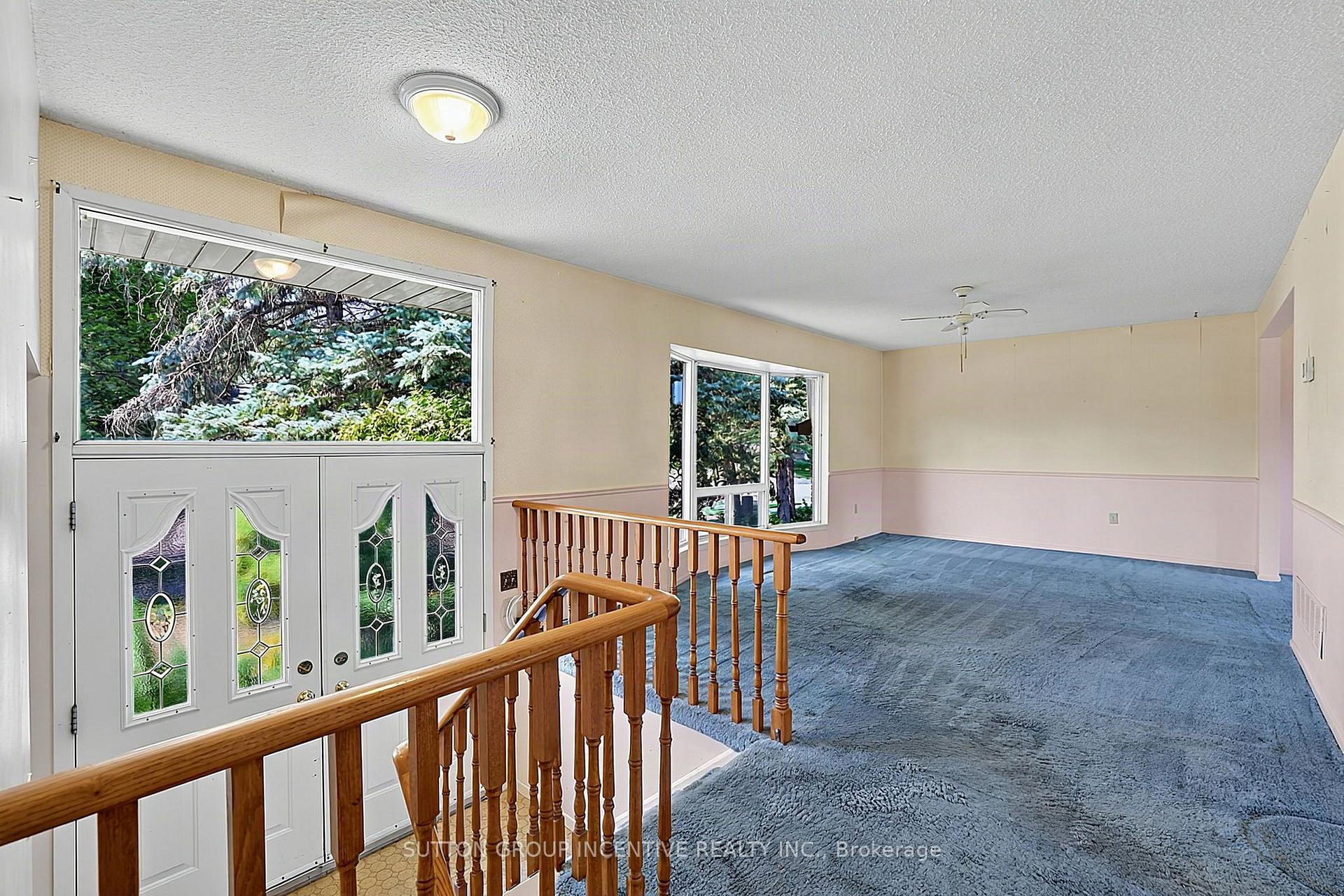 Photo 6 of 37 Moore Park Drive, King, Schomberg — HOMEH