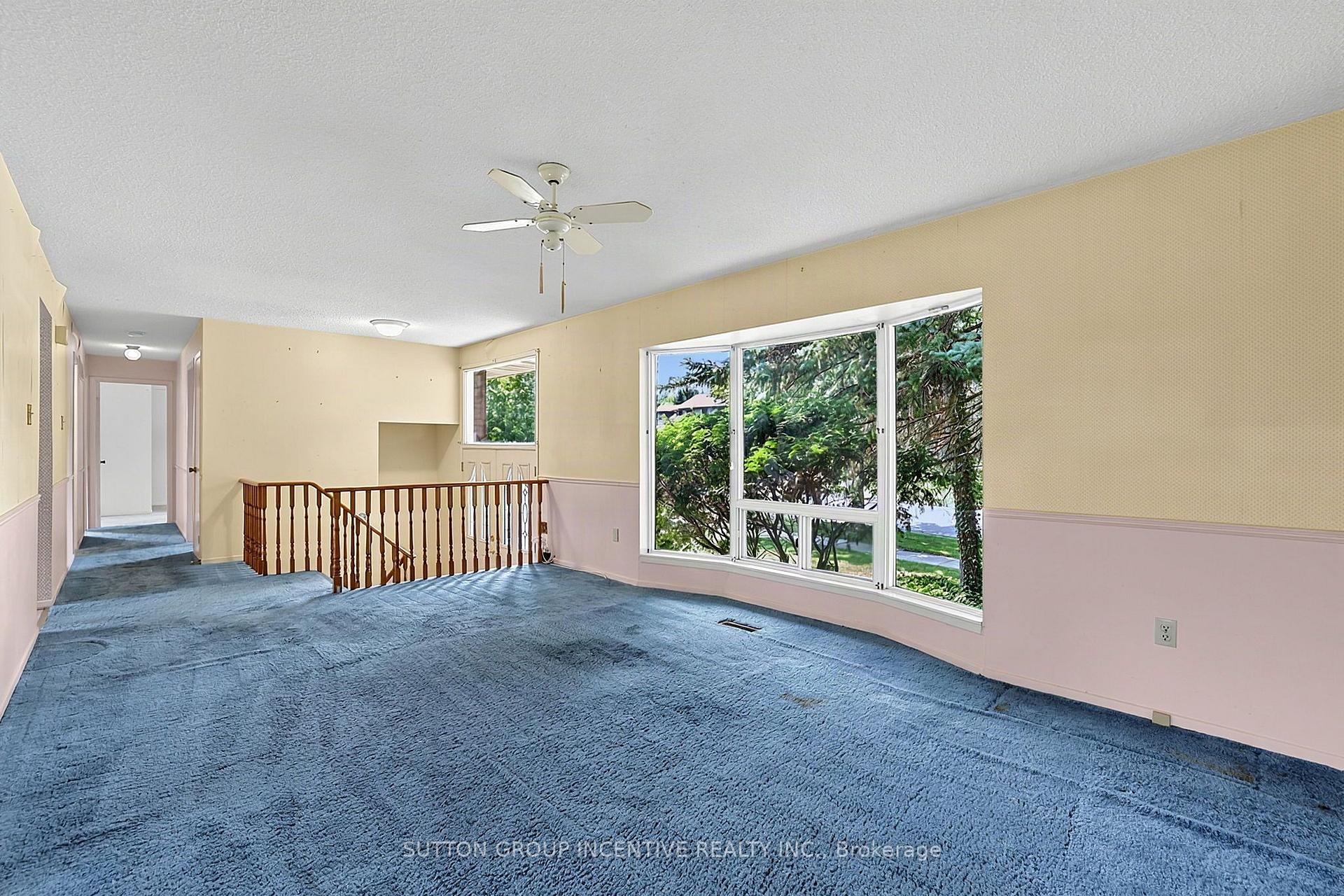 Photo 7 of 37 Moore Park Drive, King, Schomberg — HOMEH