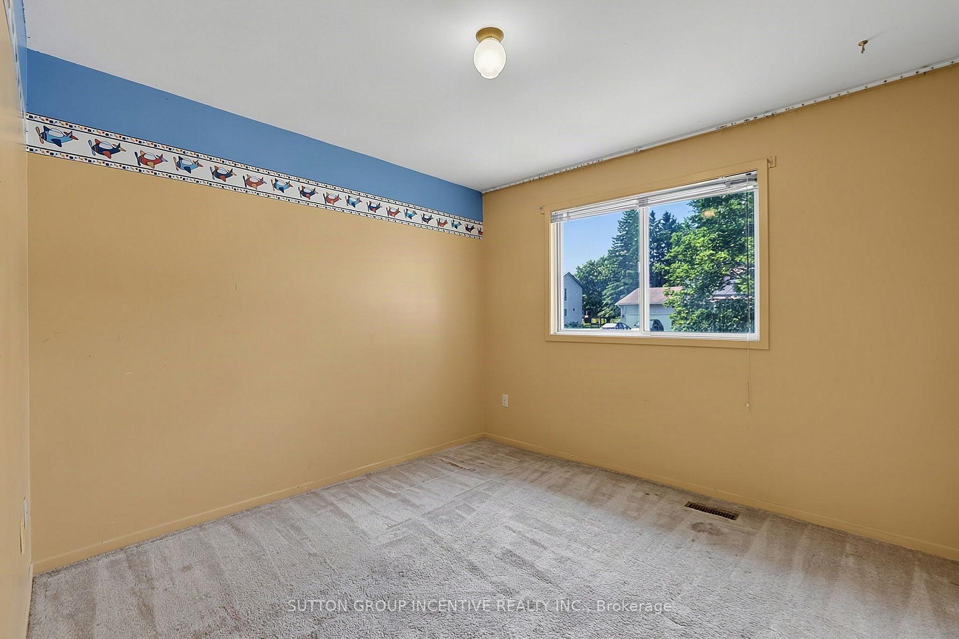 Photo 13 of 37 Moore Park Drive, King, Schomberg — HOMEH