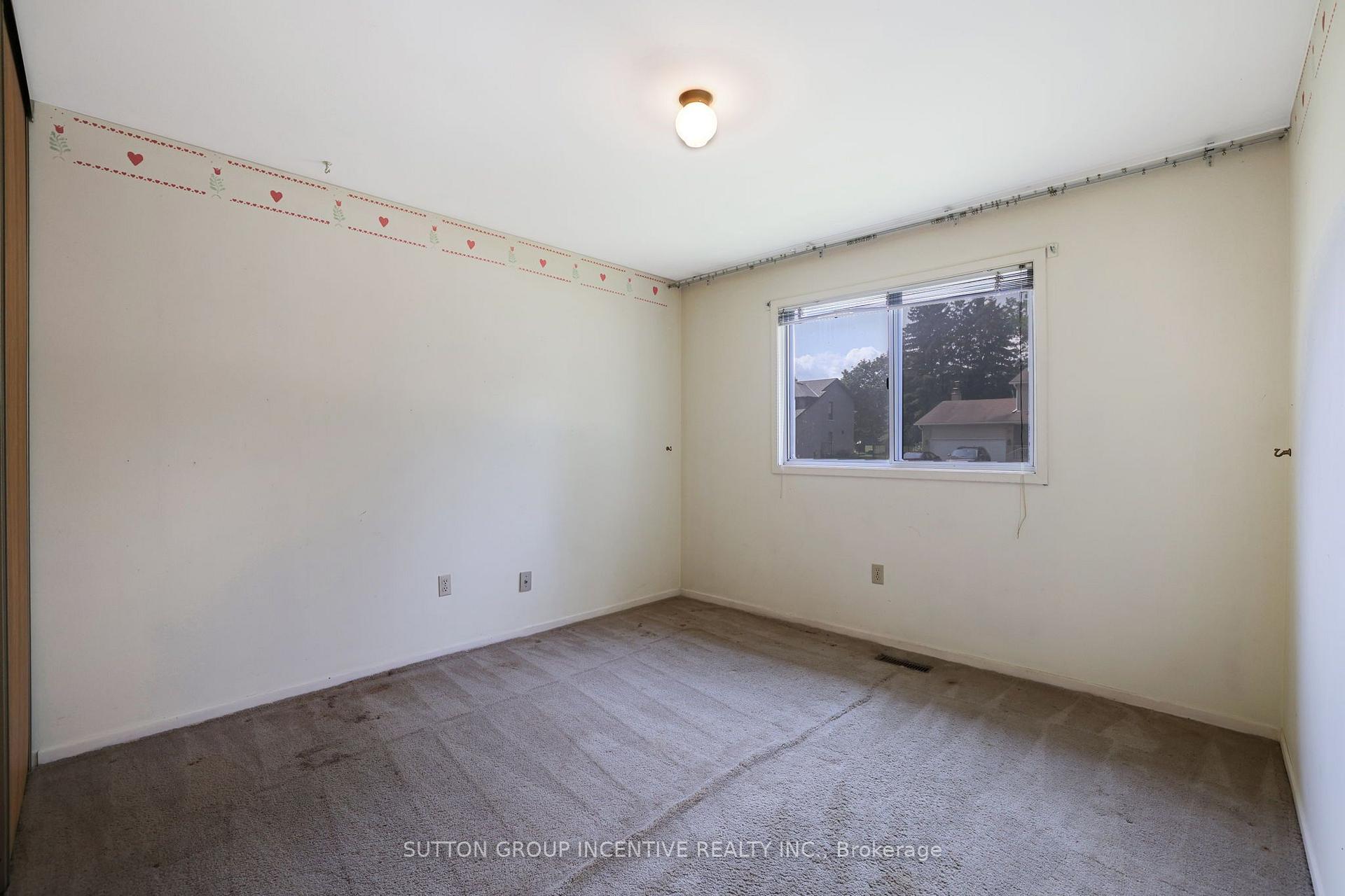 Photo 14 of 37 Moore Park Drive, King, Schomberg — HOMEH