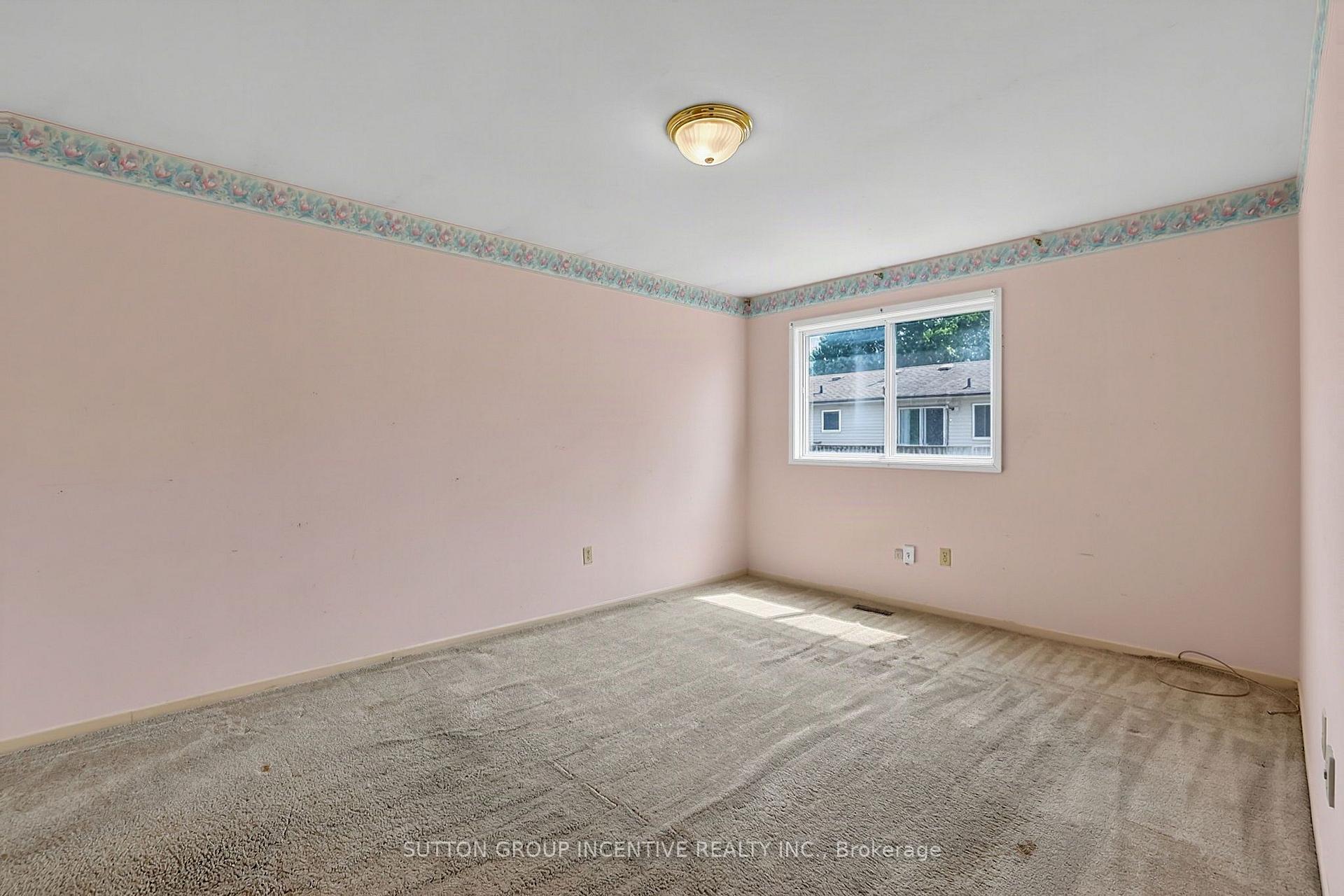 Photo 15 of 37 Moore Park Drive, King, Schomberg — HOMEH