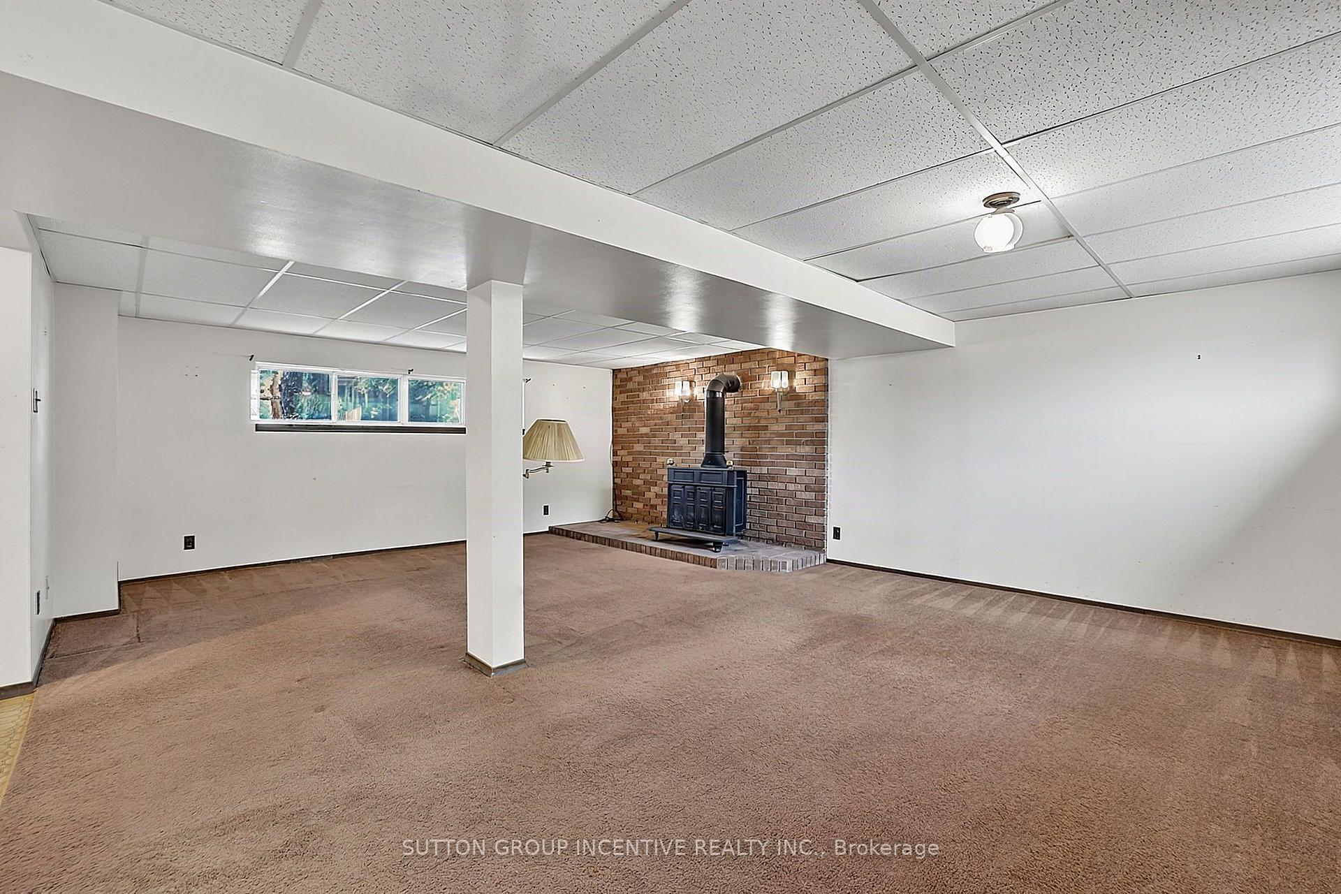 Photo 18 of 37 Moore Park Drive, King, Schomberg — HOMEH