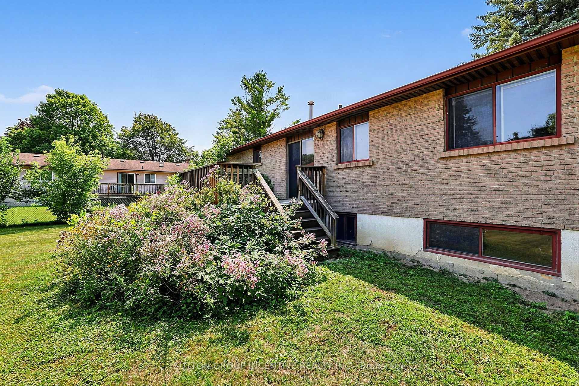 Photo 22 of 37 Moore Park Drive, King, Schomberg — HOMEH