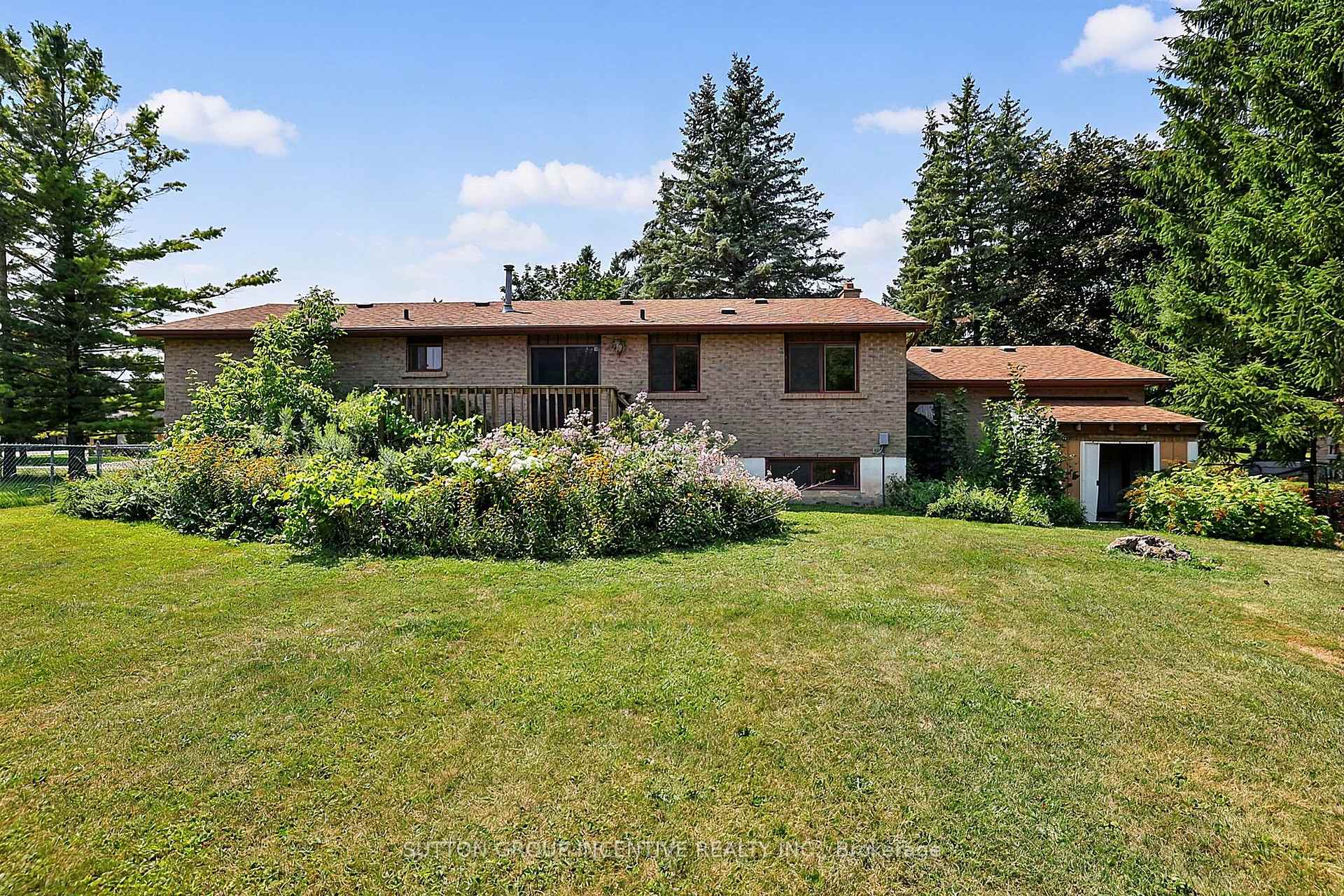 Photo 23 of 37 Moore Park Drive, King, Schomberg — HOMEH