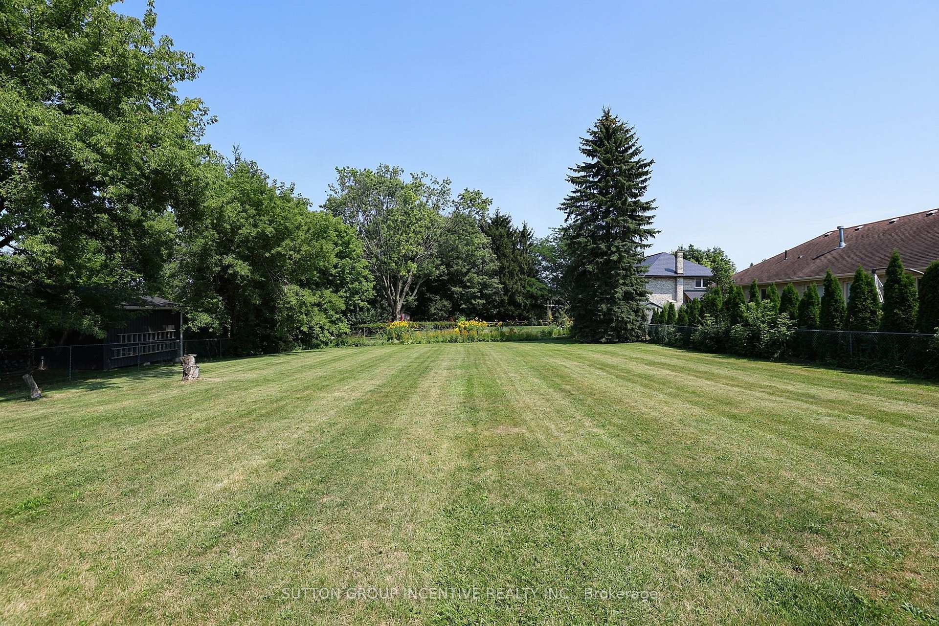 Photo 26 of 37 Moore Park Drive, King, Schomberg — HOMEH