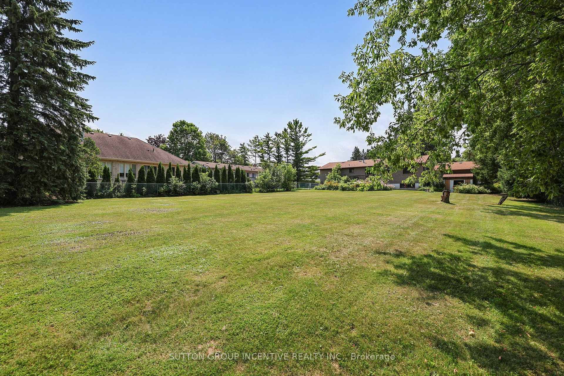 Photo 27 of 37 Moore Park Drive, King, Schomberg — HOMEH