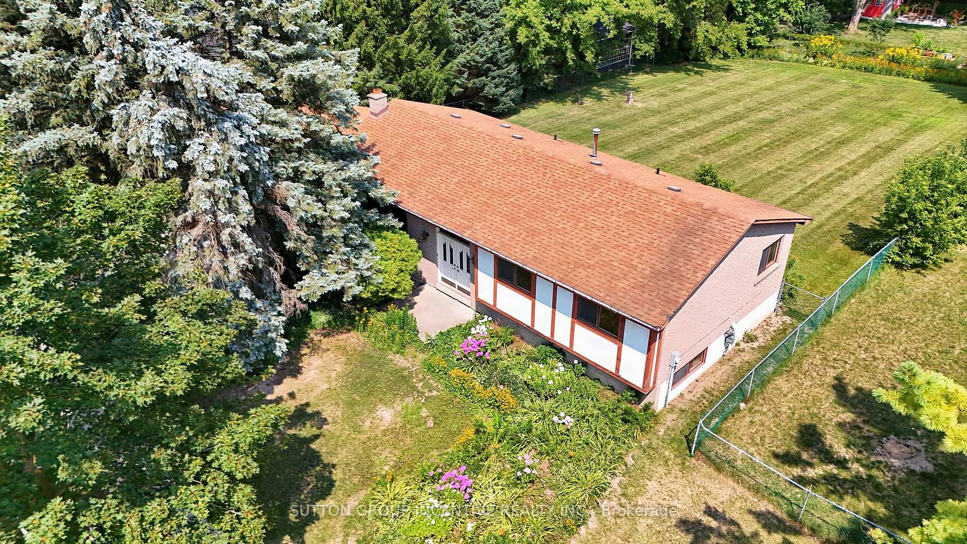 Photo 29 of 37 Moore Park Drive, King, Schomberg — HOMEH