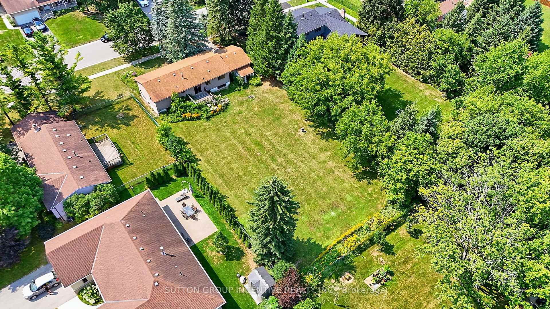 Photo 32 of 37 Moore Park Drive, King, Schomberg — HOMEH