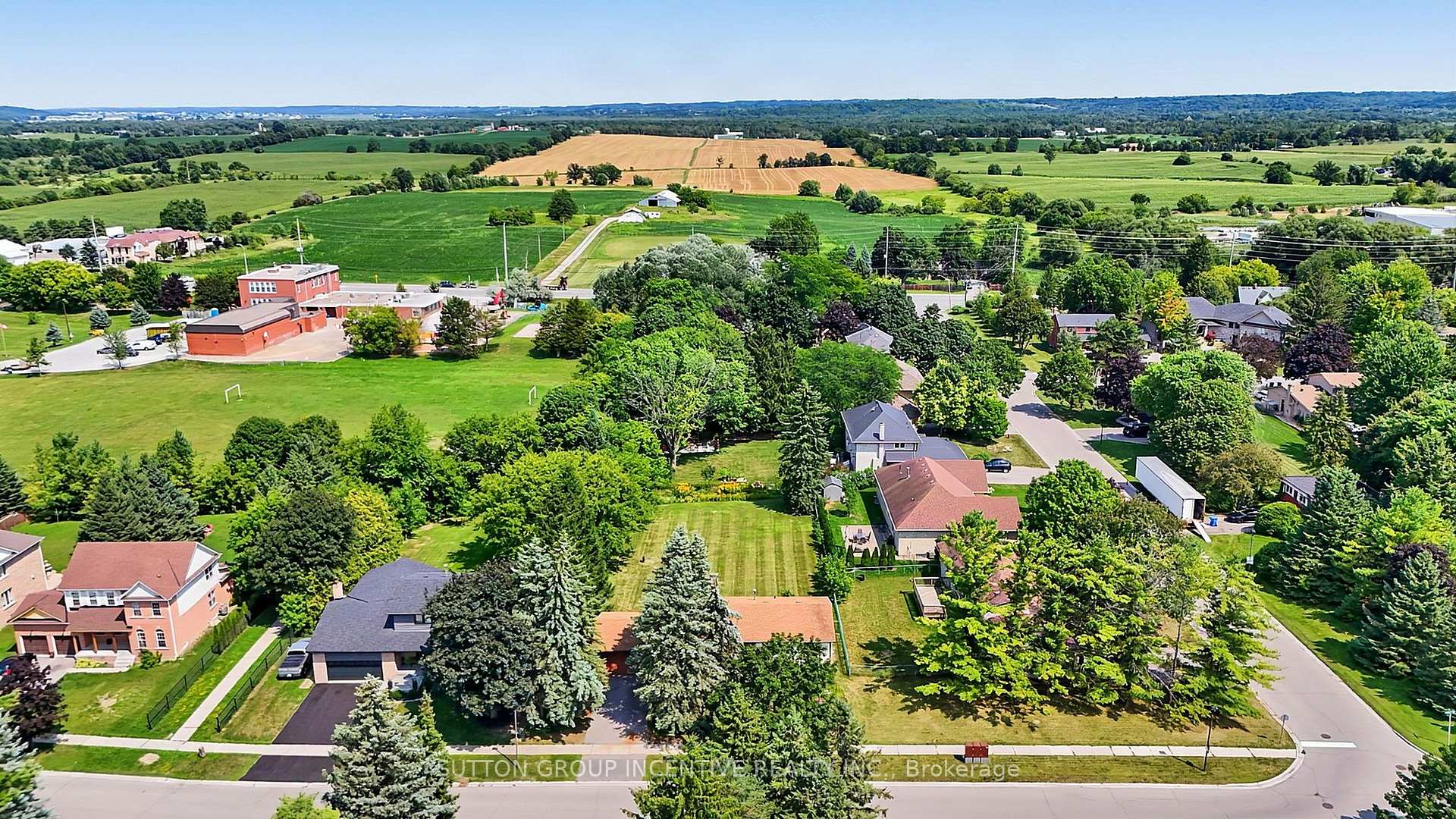 Photo 34 of 37 Moore Park Drive, King, Schomberg — HOMEH