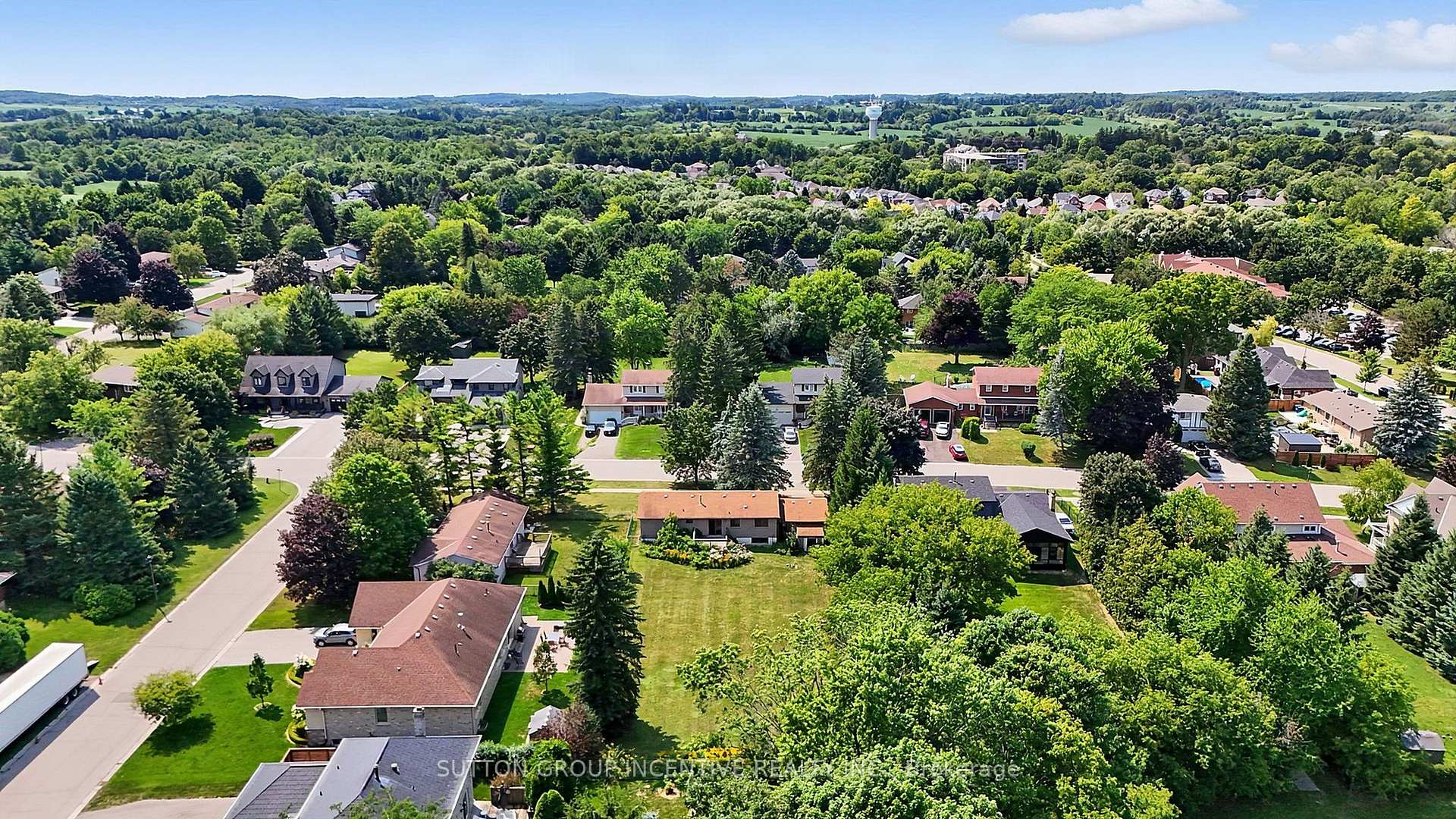 Photo 35 of 37 Moore Park Drive, King, Schomberg — HOMEH
