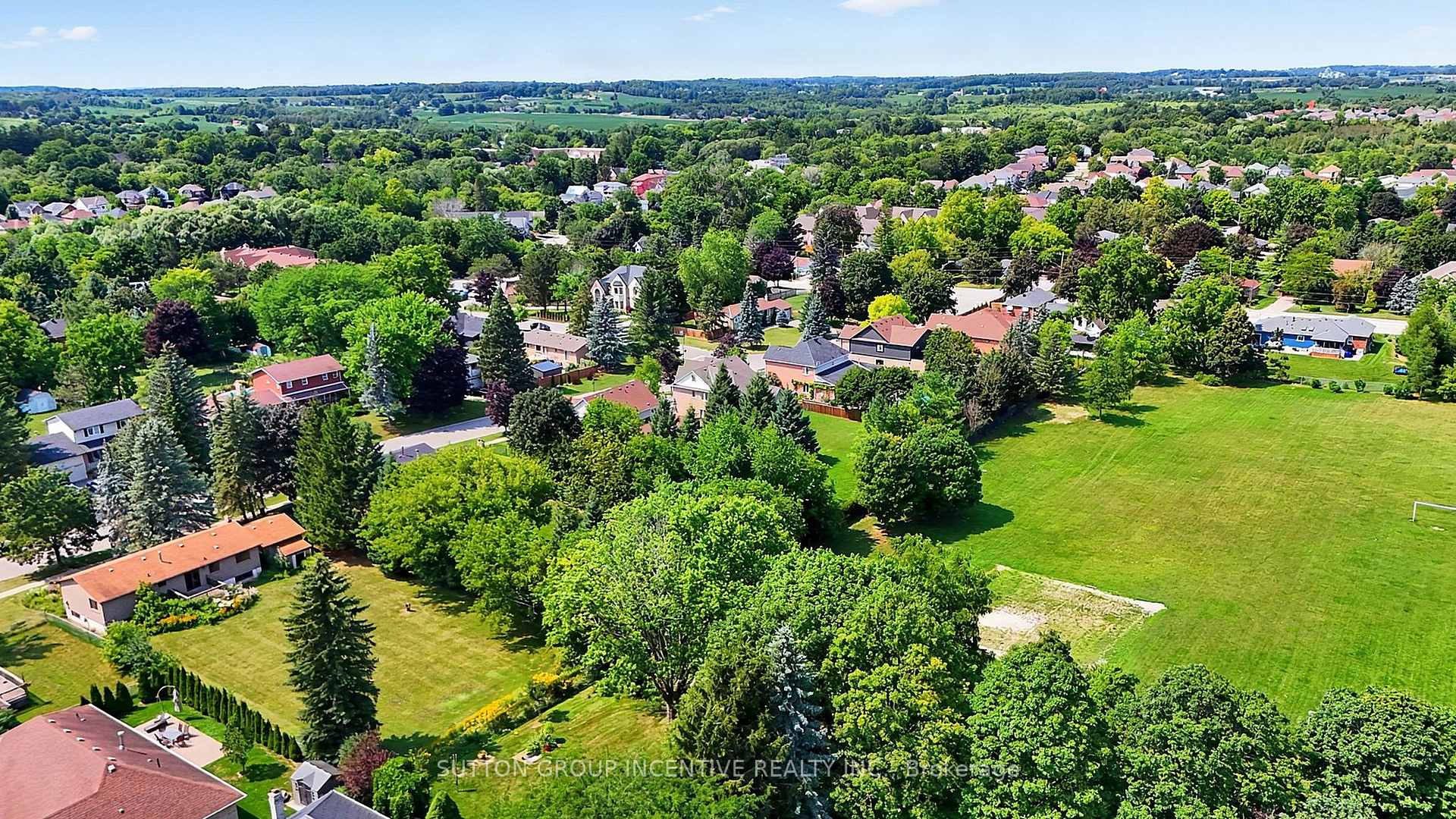 Photo 36 of 37 Moore Park Drive, King, Schomberg — HOMEH