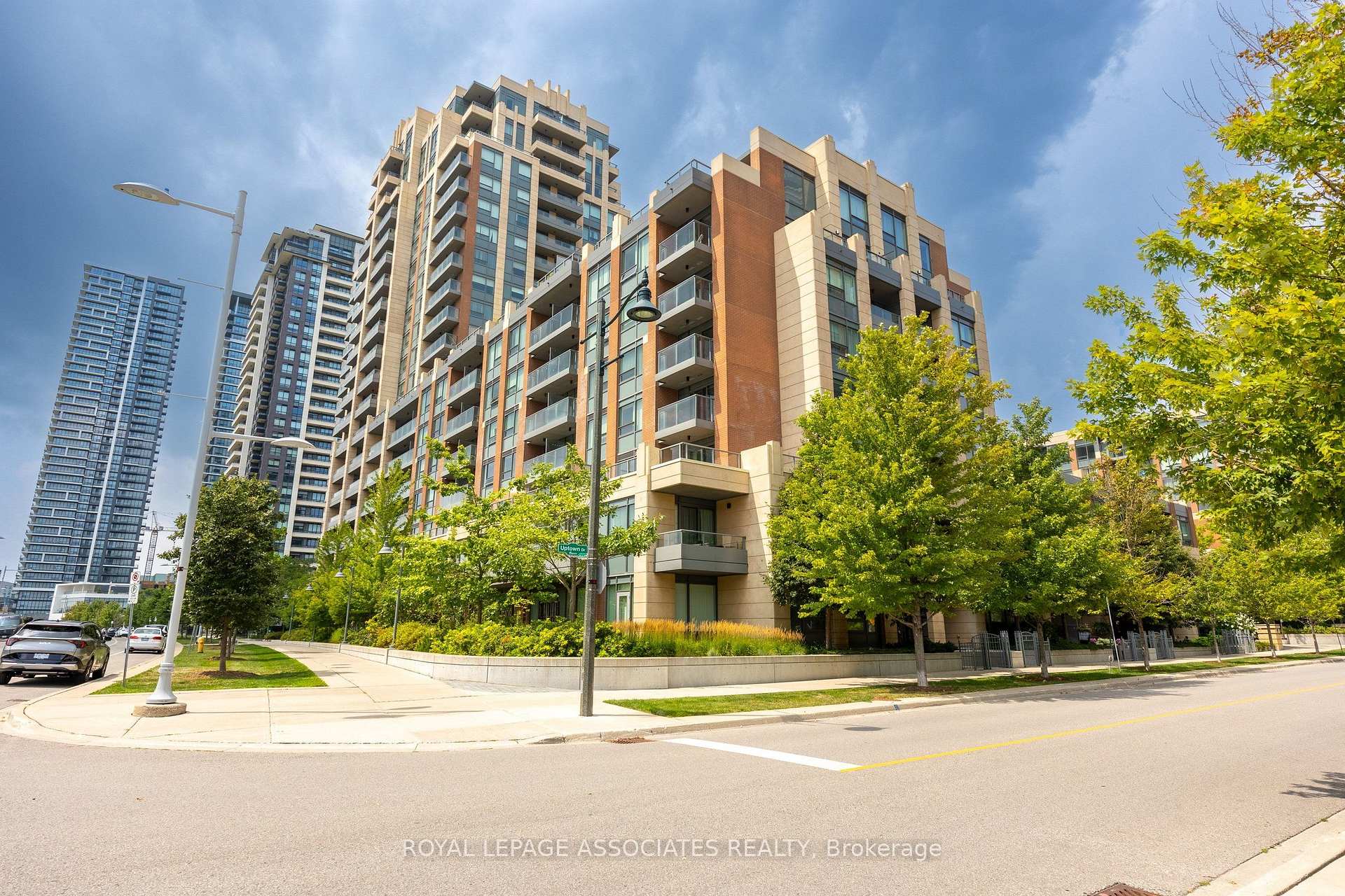 Photo 1 of Unit 1101, 18 Uptown Drive, Markham, Unionville — HOMEH