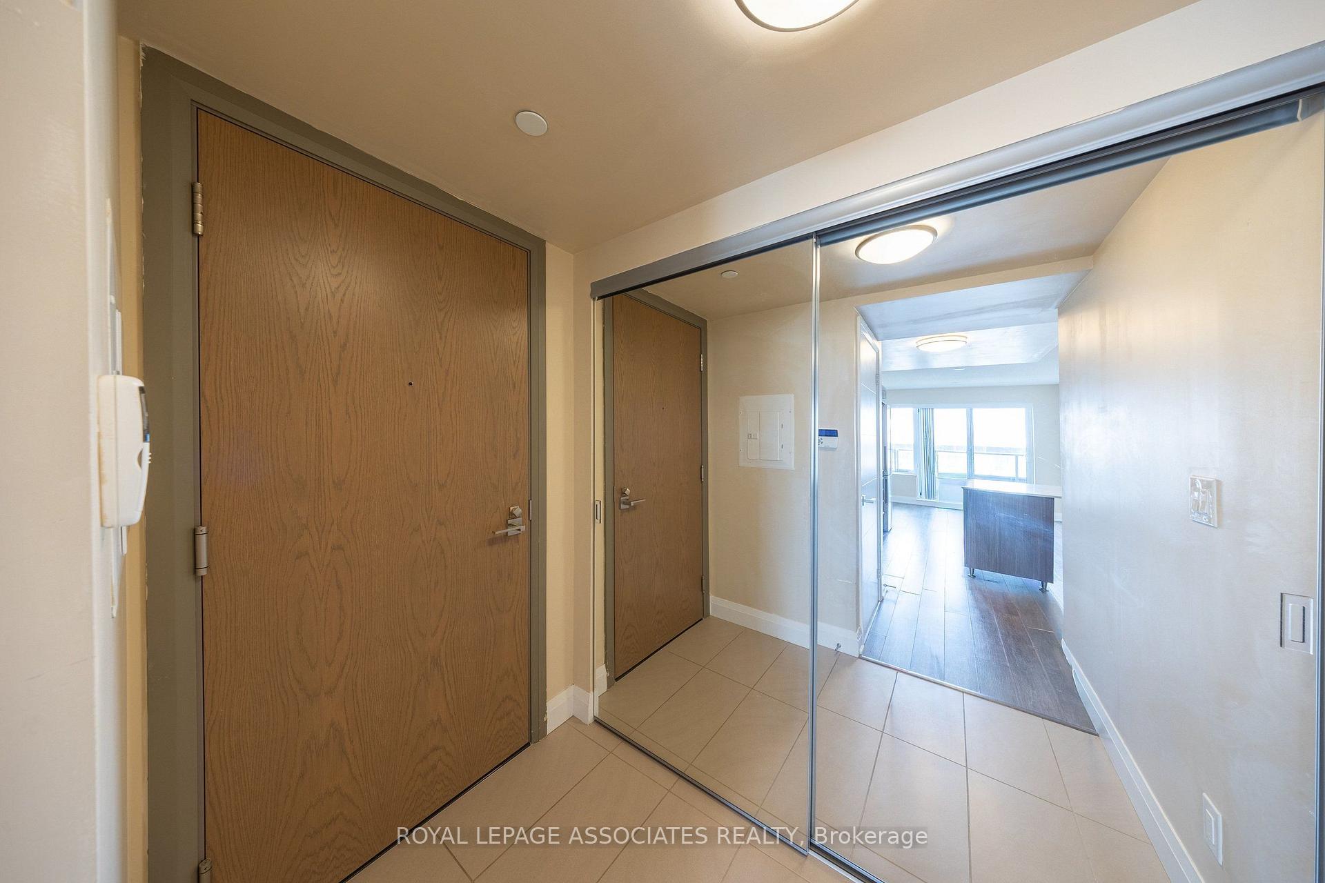 Photo 3 of Unit 1101, 18 Uptown Drive, Markham, Unionville — HOMEH