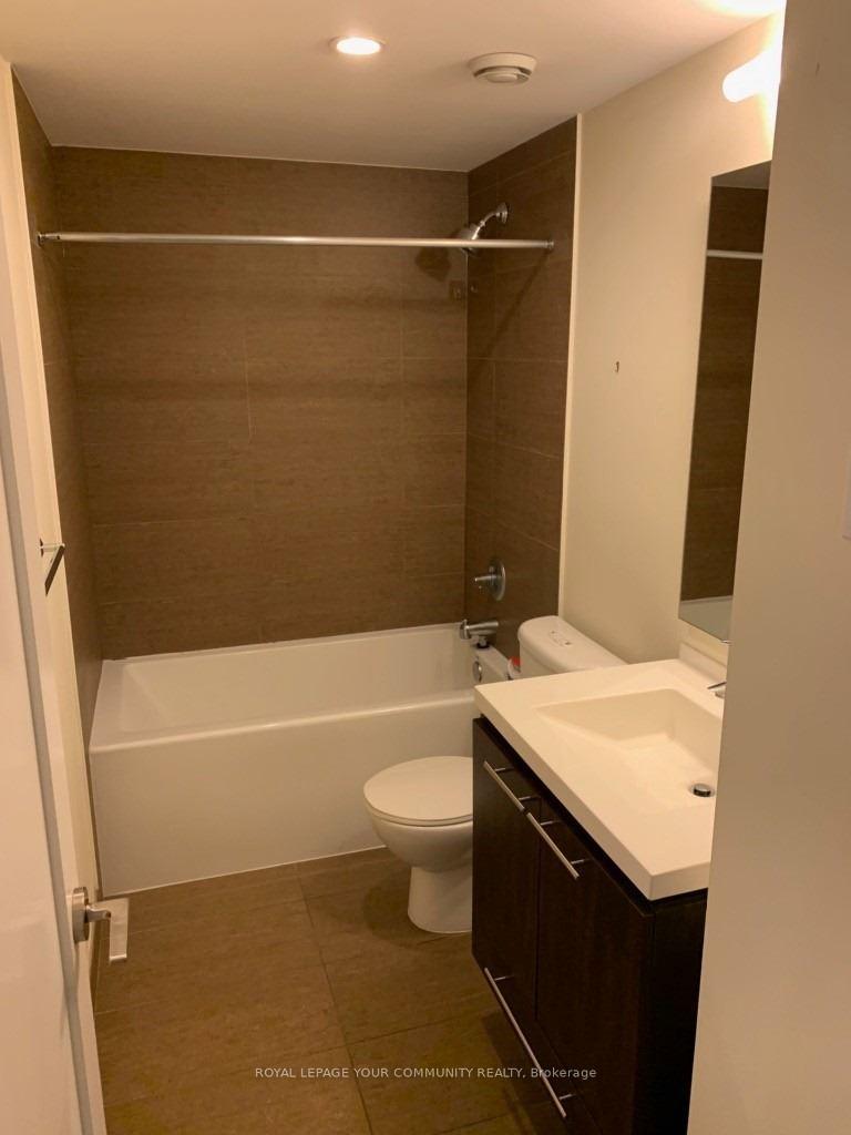 Photo 8 of Unit 418, 70 Roehampton Avenue, Toronto, Mount Pleasant West — HOMEH