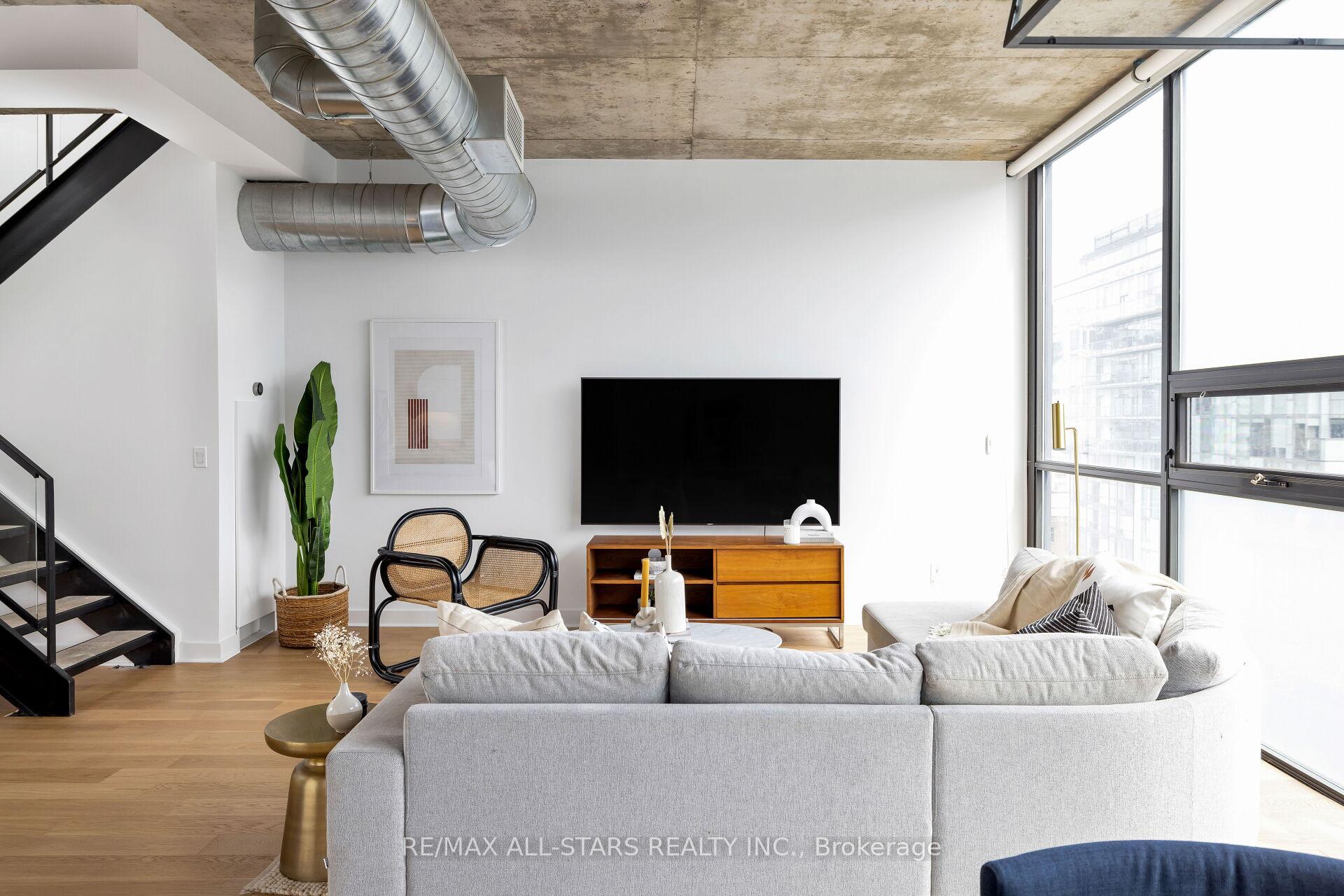 Photo 2 of Unit Ph1011, 60 Bathurst Street, Toronto, Niagara — HOMEH