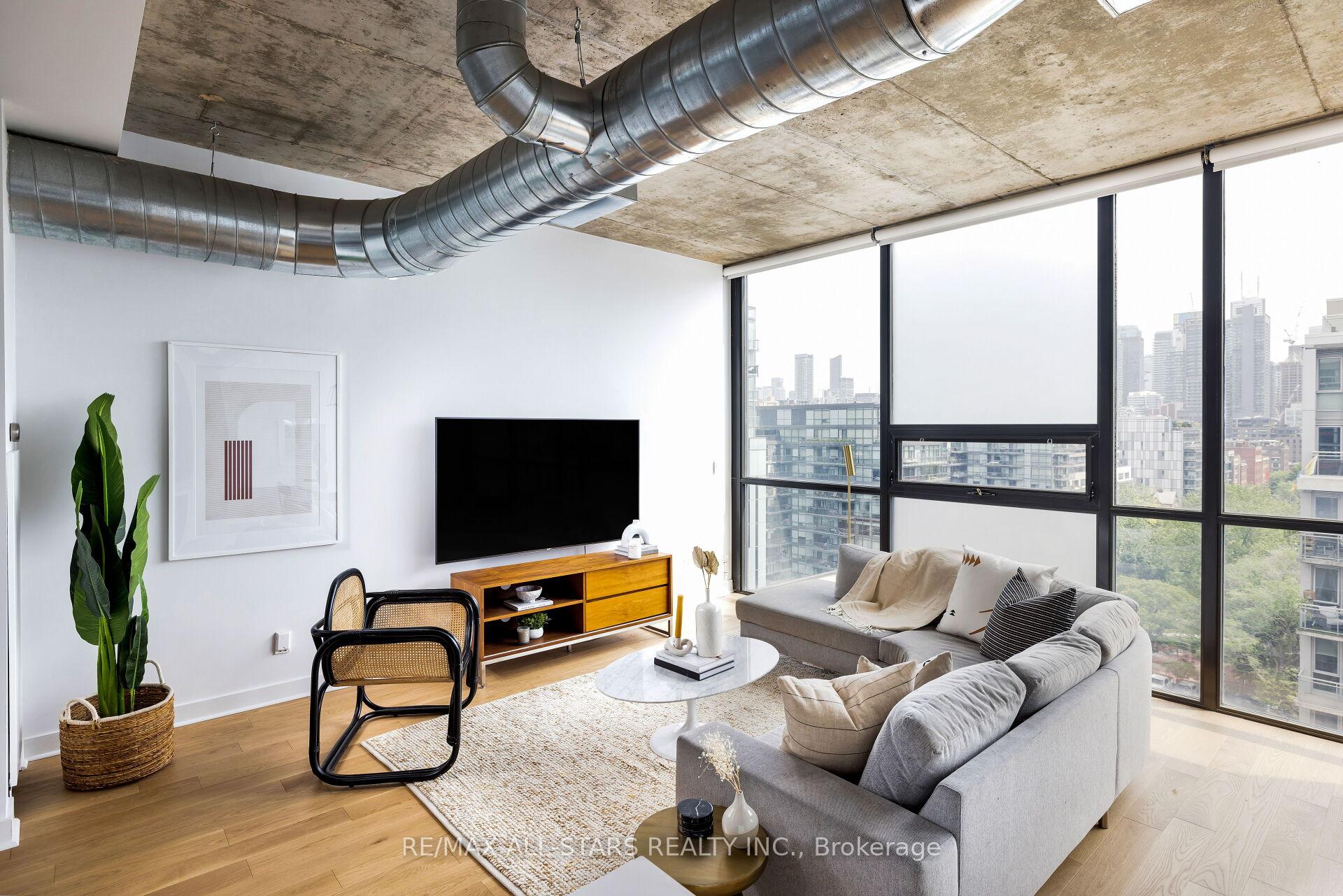 Photo 3 of Unit Ph1011, 60 Bathurst Street, Toronto, Niagara — HOMEH
