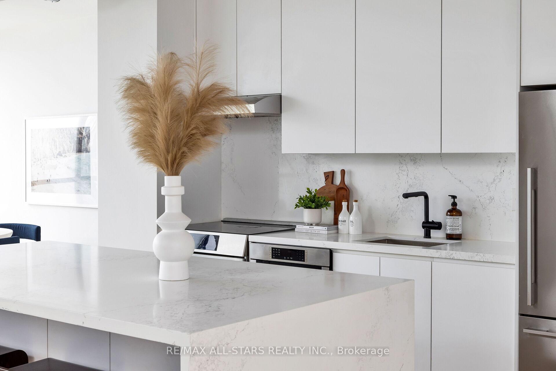 Photo 11 of Unit Ph1011, 60 Bathurst Street, Toronto, Niagara — HOMEH