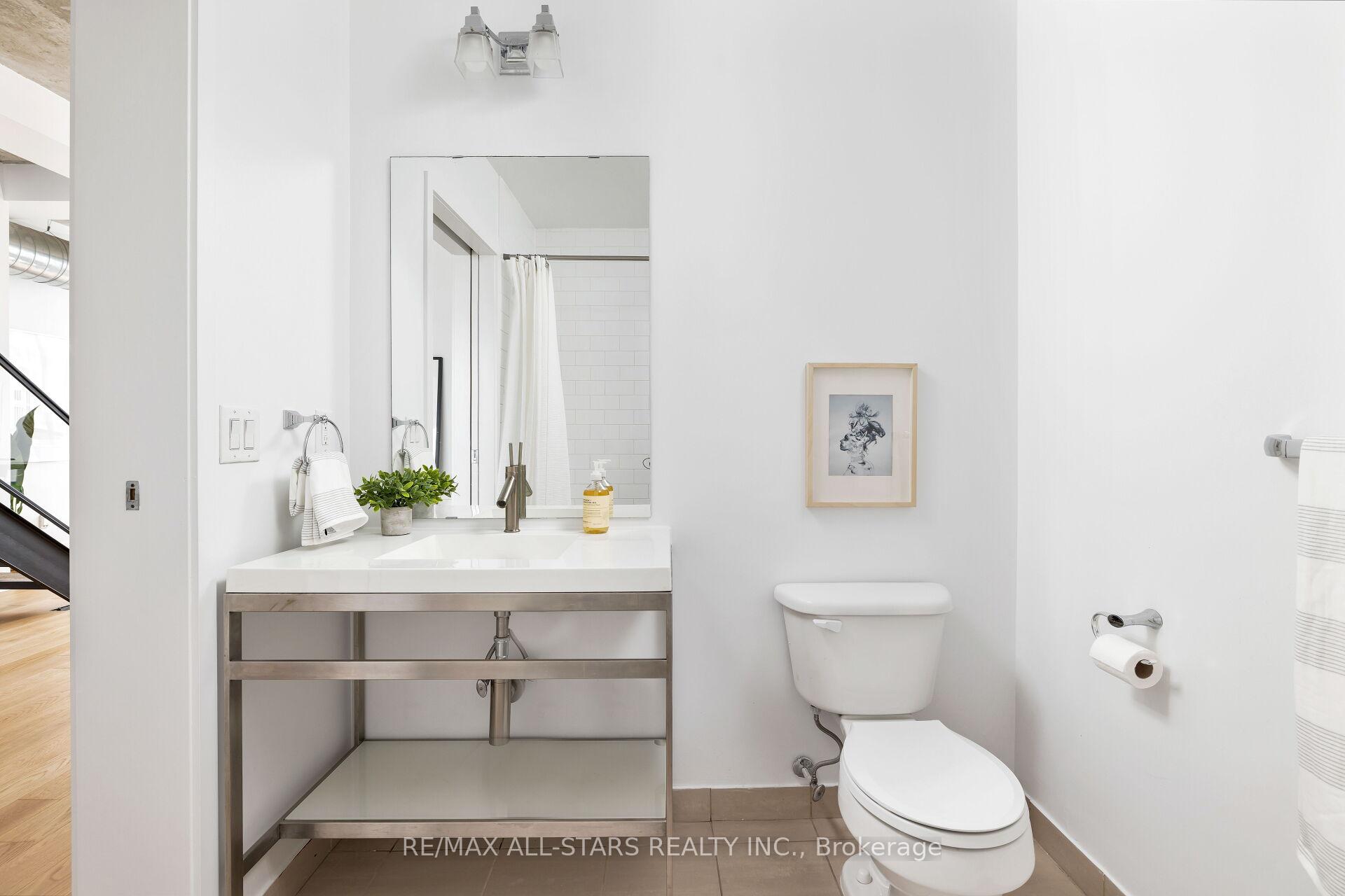 Photo 15 of Unit Ph1011, 60 Bathurst Street, Toronto, Niagara — HOMEH