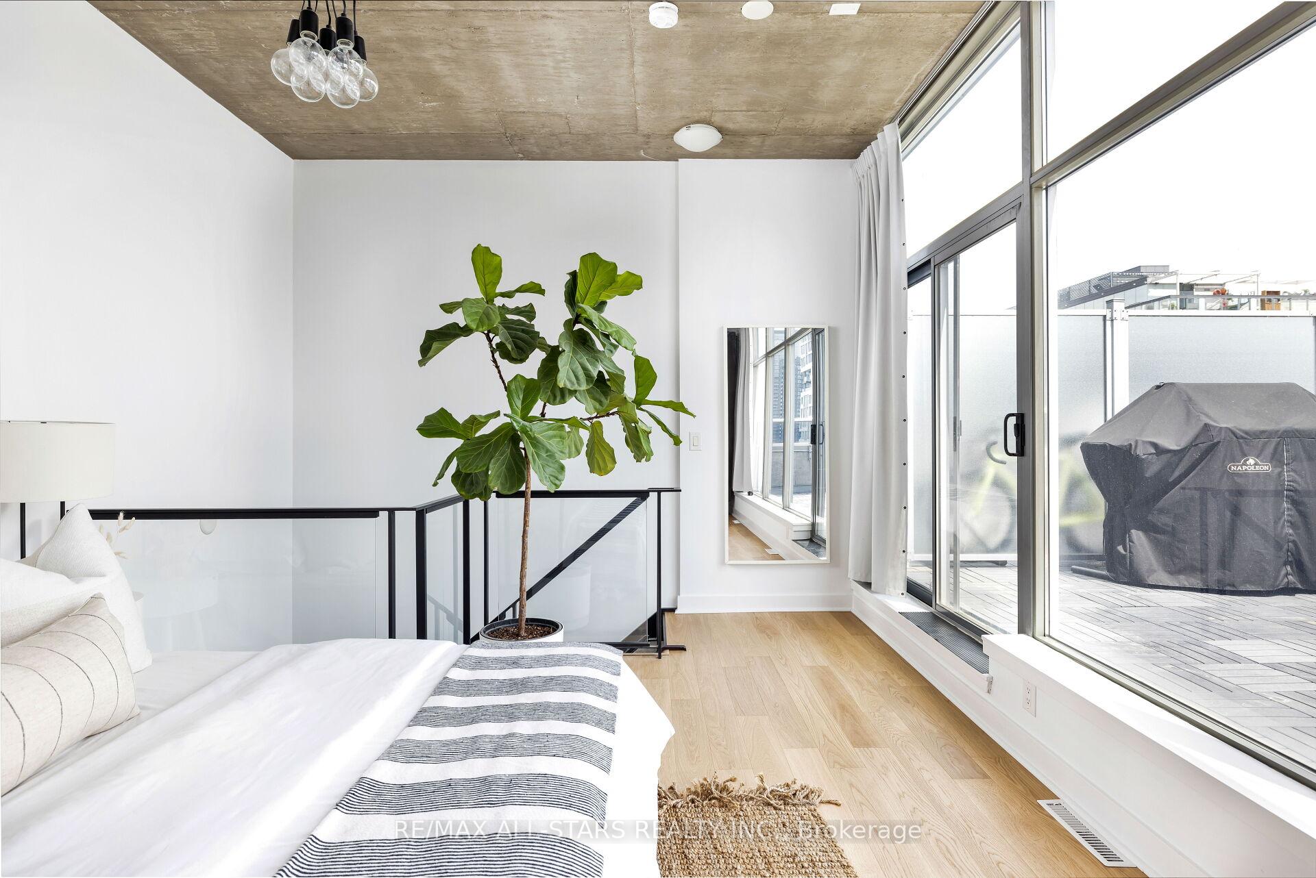 Photo 19 of Unit Ph1011, 60 Bathurst Street, Toronto, Niagara — HOMEH