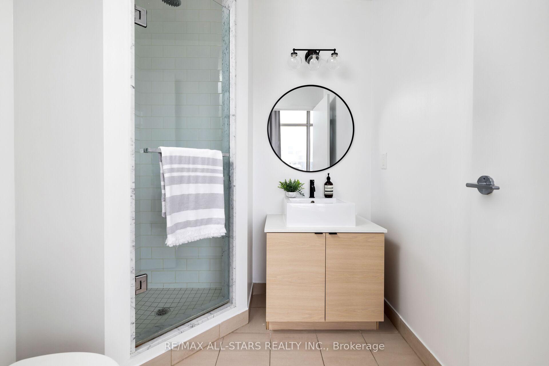 Photo 25 of Unit Ph1011, 60 Bathurst Street, Toronto, Niagara — HOMEH