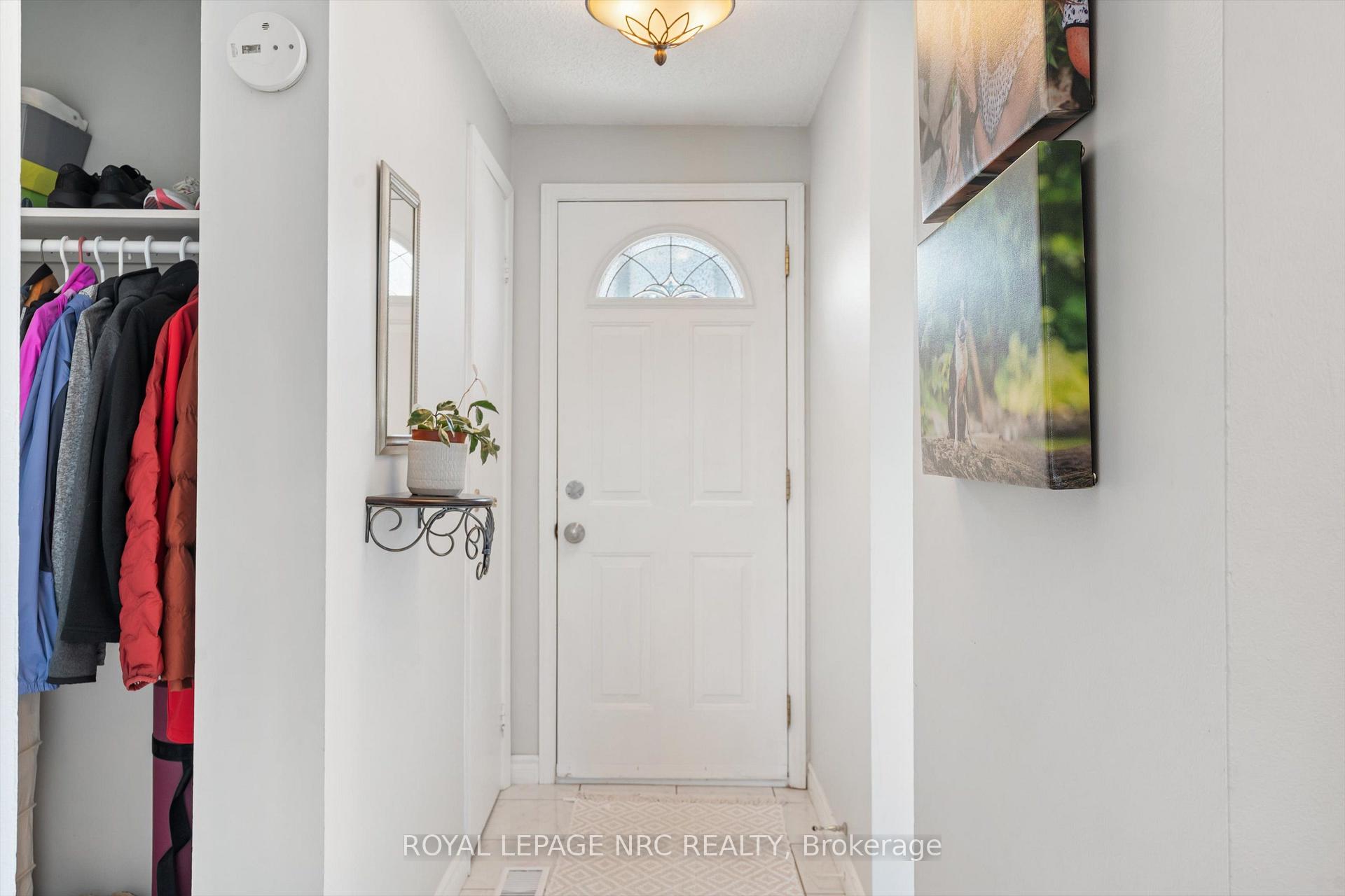 Photo 5 of Unit 6, 6767 Thorold Stone Road, Niagara Falls, Stamford — HOMEH