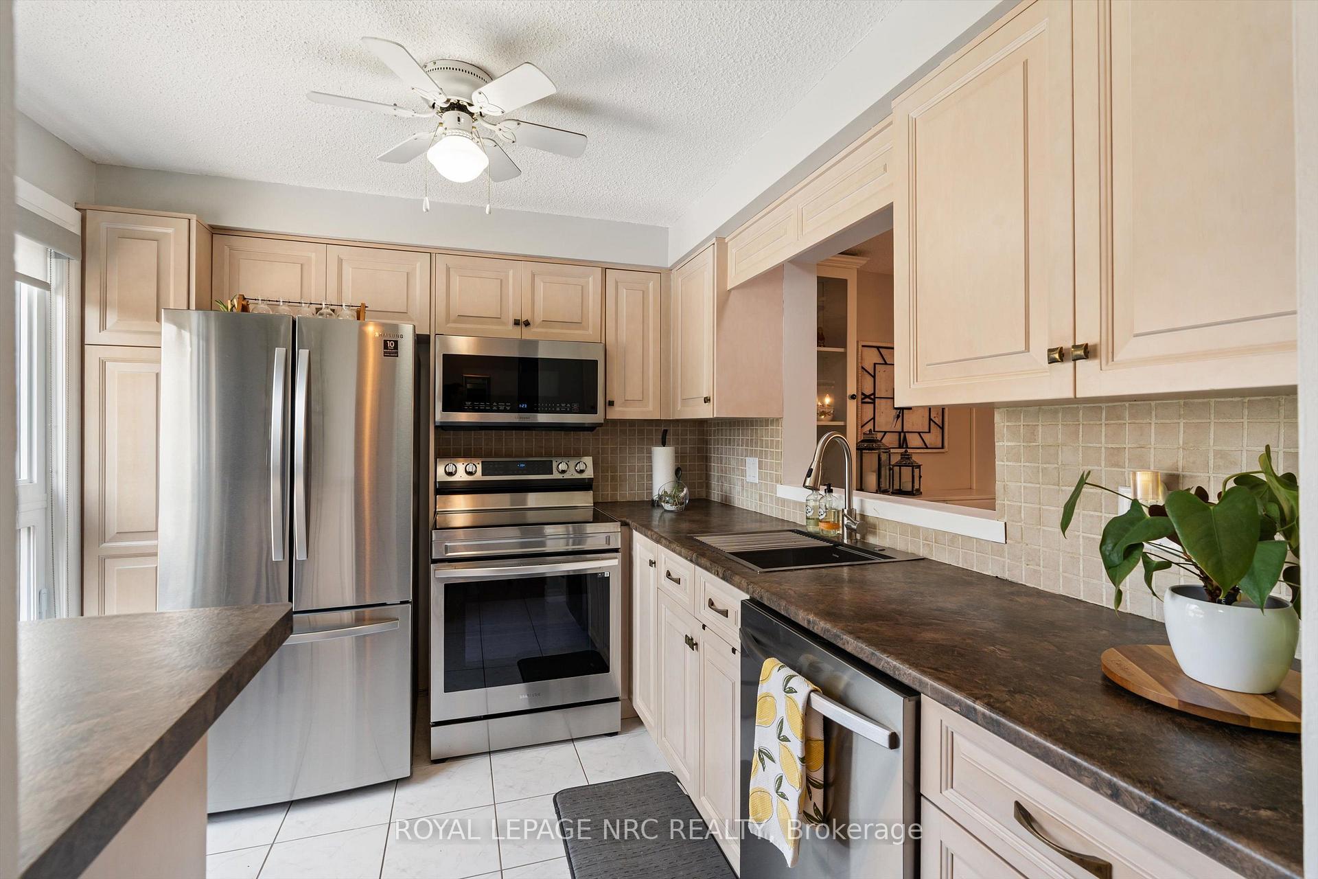 Photo 6 of Unit 6, 6767 Thorold Stone Road, Niagara Falls, Stamford — HOMEH