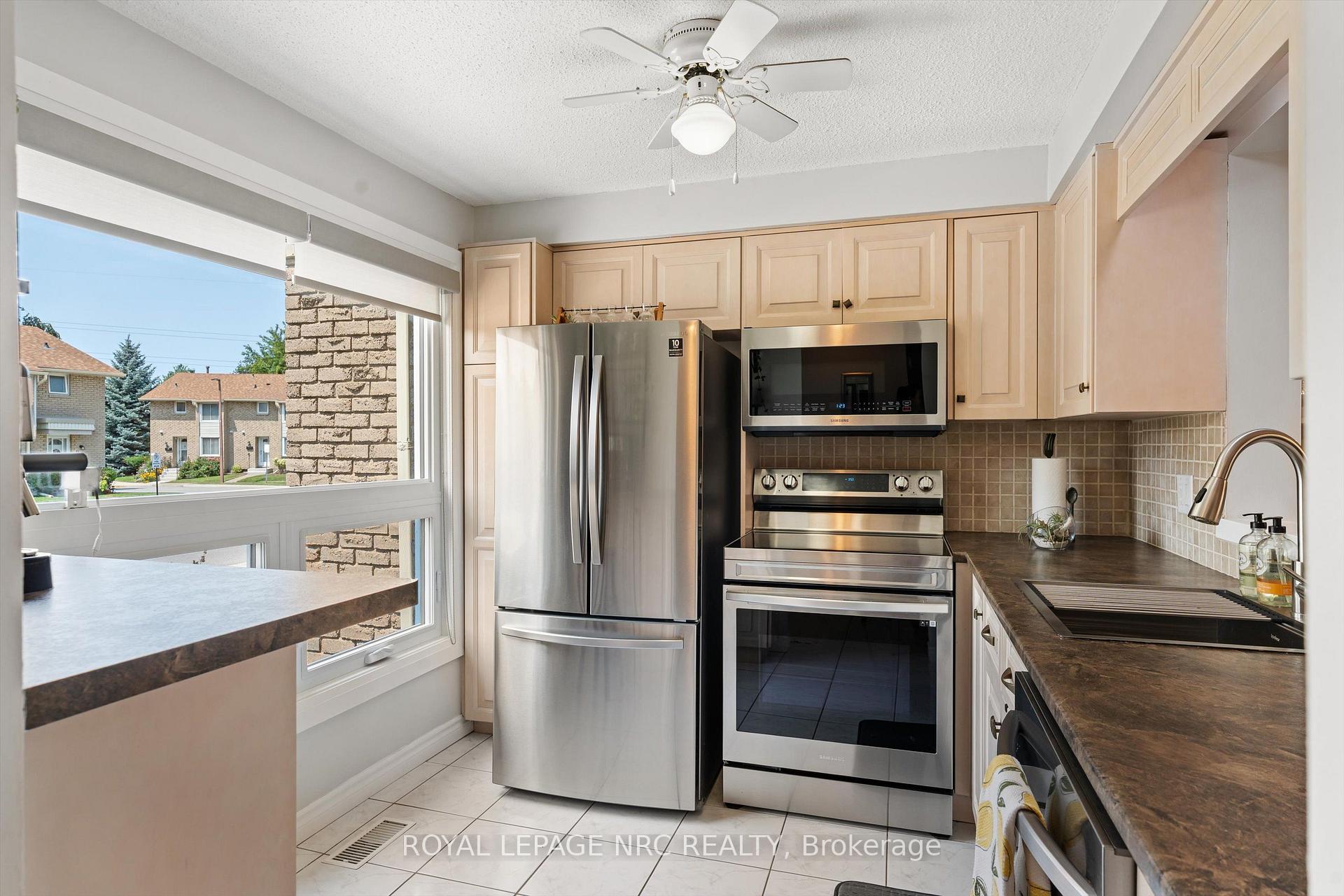 Photo 8 of Unit 6, 6767 Thorold Stone Road, Niagara Falls, Stamford — HOMEH