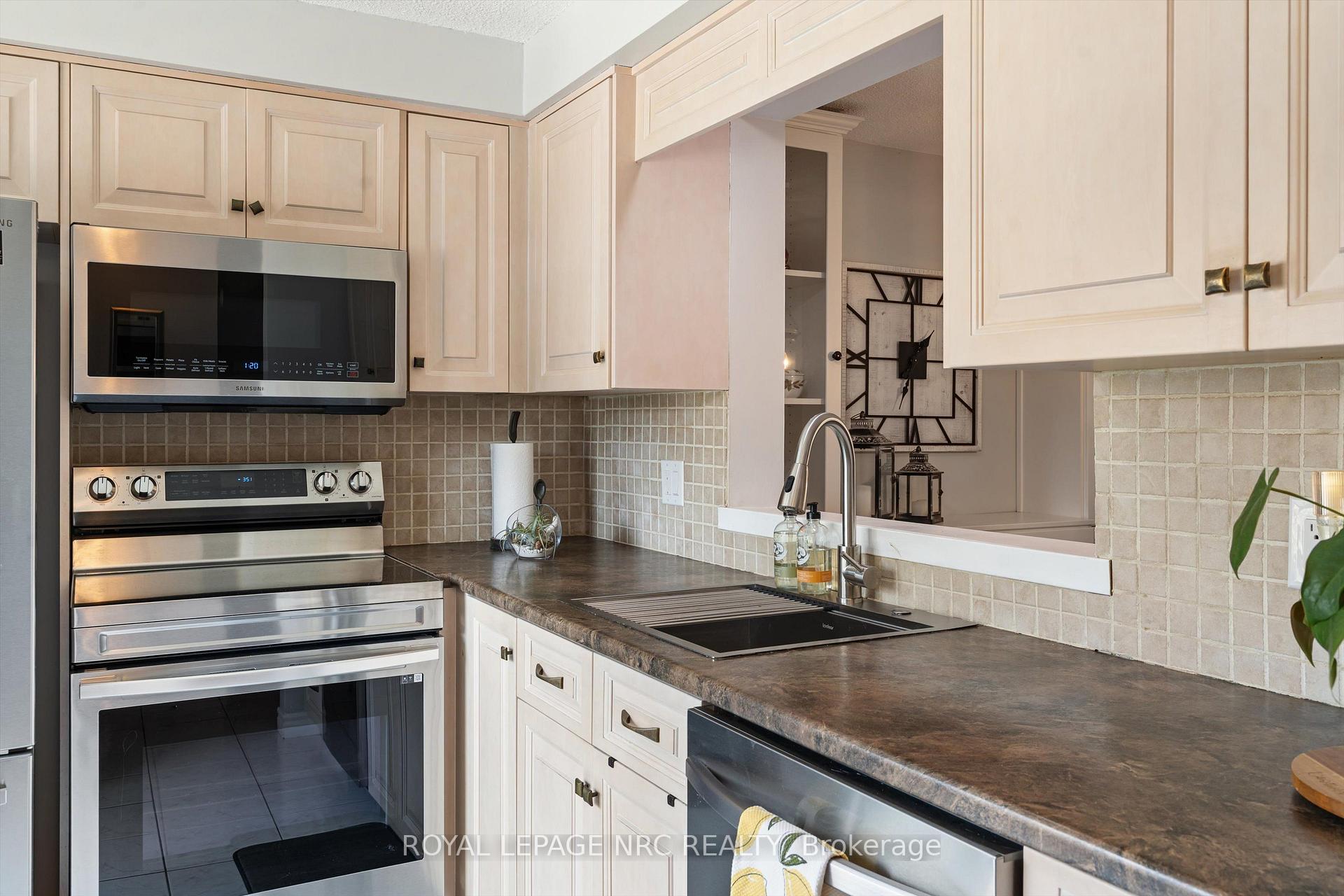Photo 9 of Unit 6, 6767 Thorold Stone Road, Niagara Falls, Stamford — HOMEH