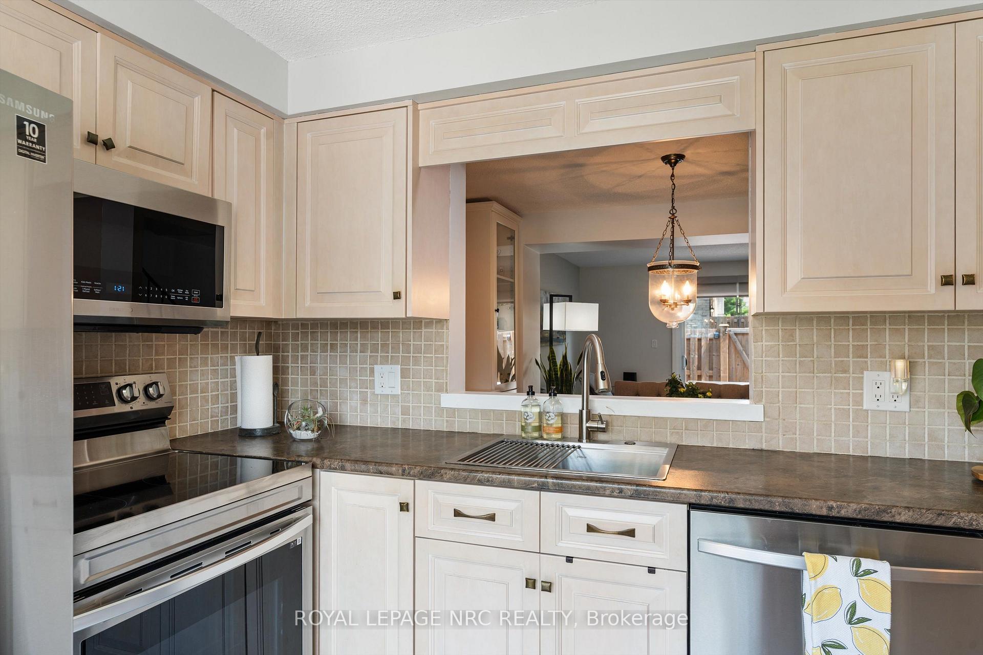 Photo 10 of Unit 6, 6767 Thorold Stone Road, Niagara Falls, Stamford — HOMEH