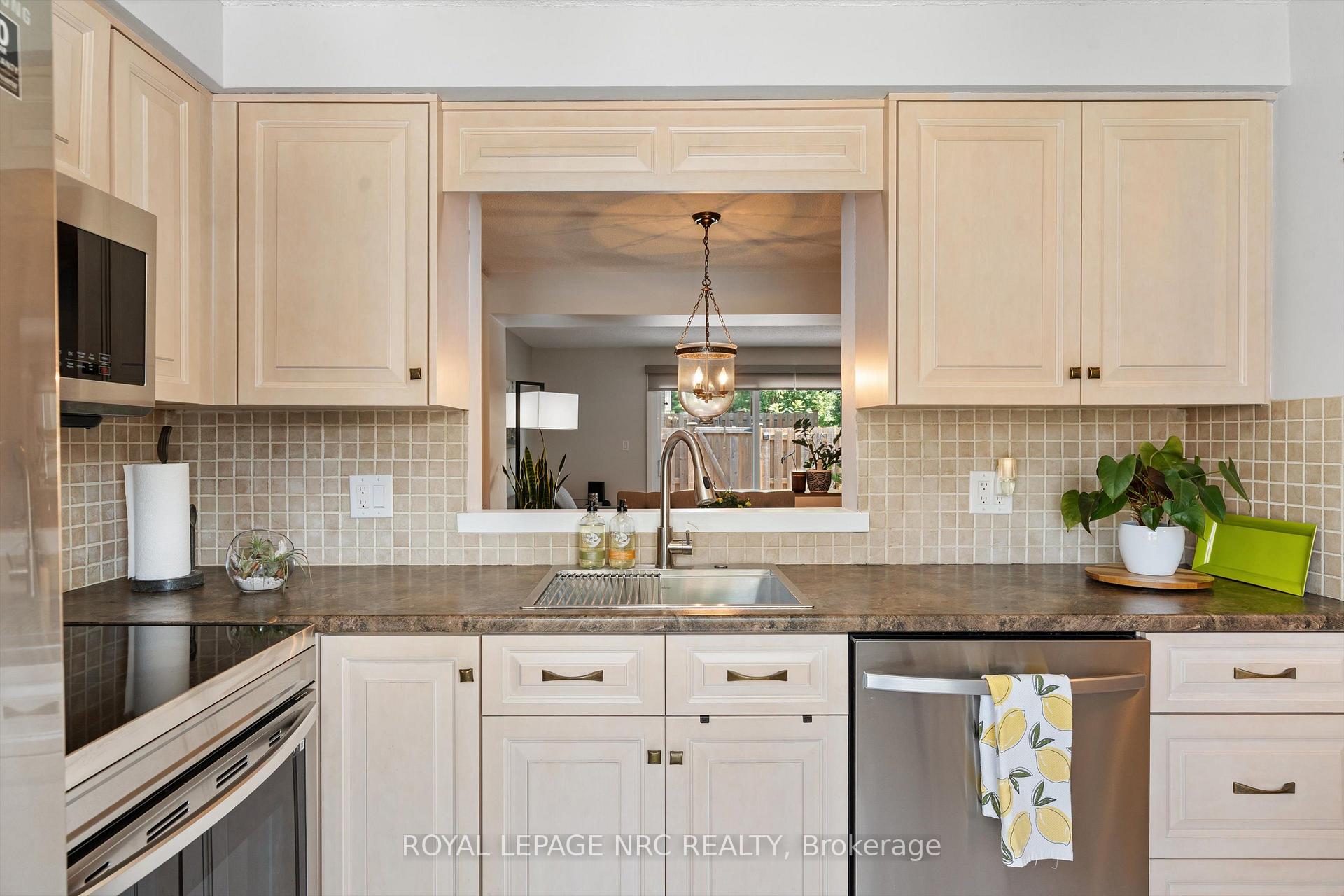 Photo 11 of Unit 6, 6767 Thorold Stone Road, Niagara Falls, Stamford — HOMEH