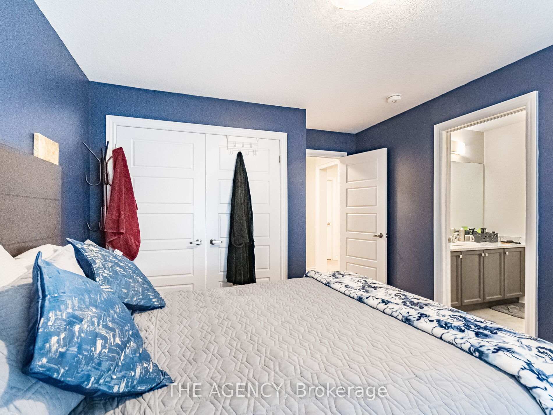 Photo 40 of 8779 Chickory Trail, Niagara Falls, Brown — HOMEH