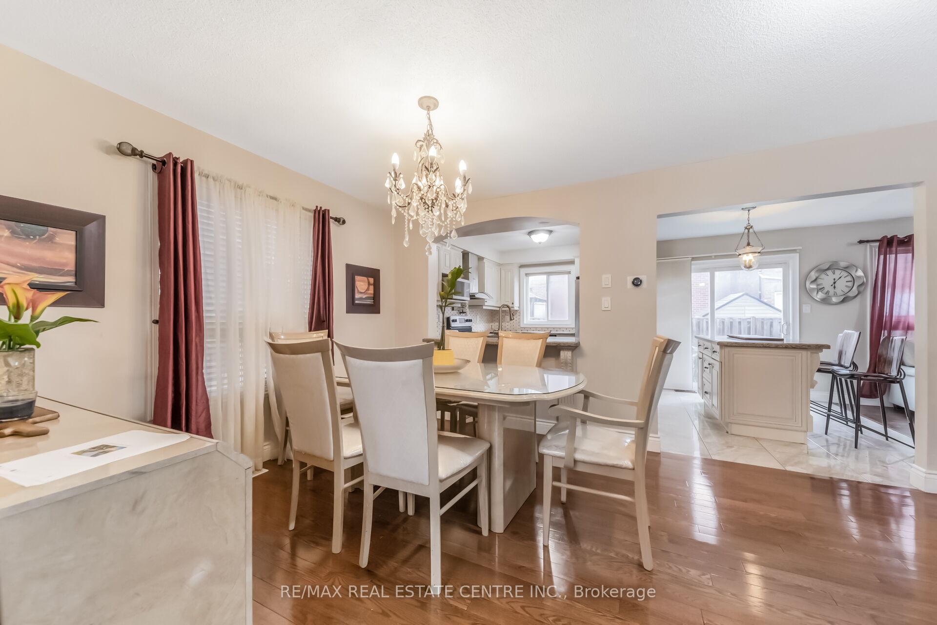 Photo 7 of 69 Crown Victoria Drive, Brampton, Fletcher's Meadow — HOMEH