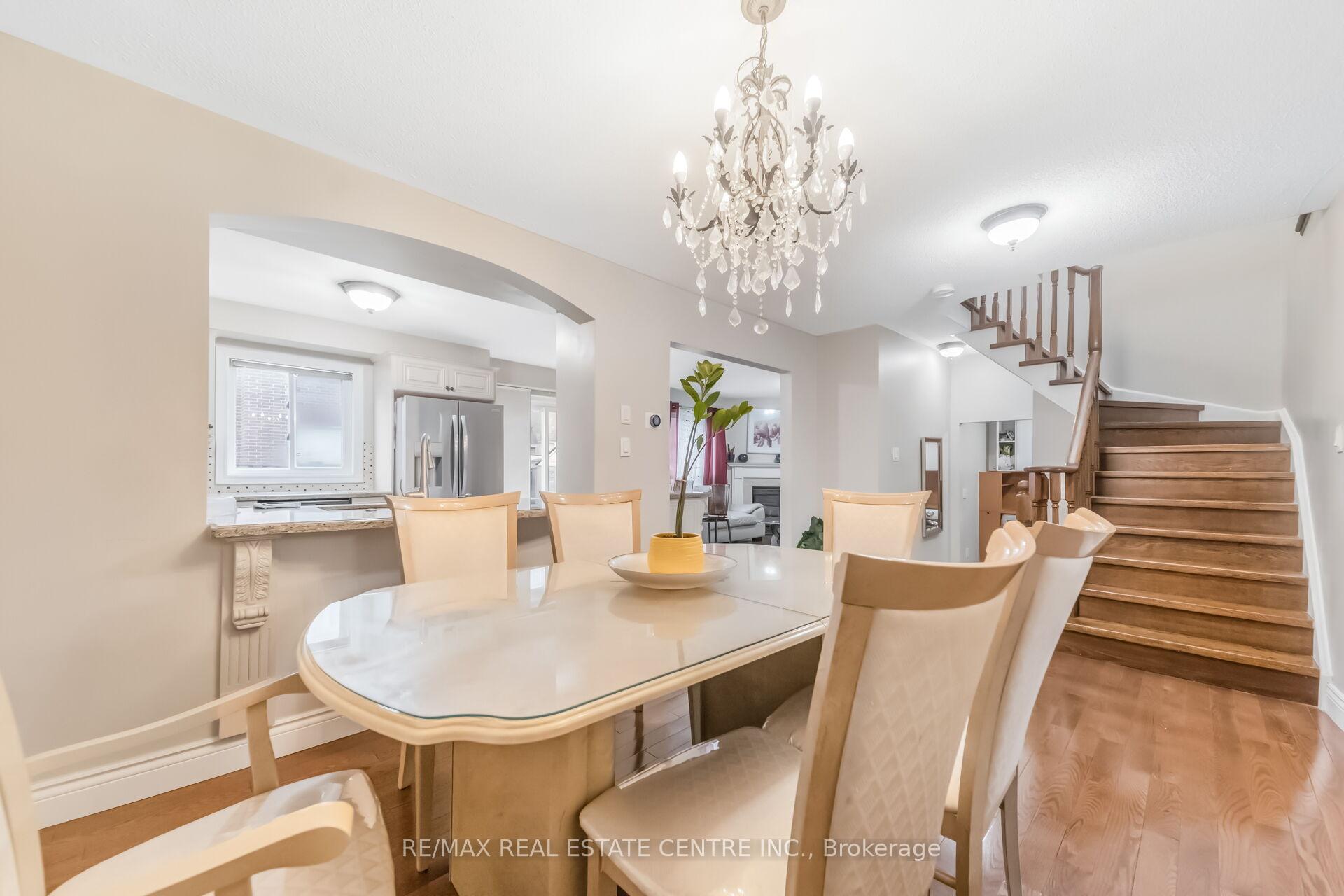 Photo 9 of 69 Crown Victoria Drive, Brampton, Fletcher's Meadow — HOMEH