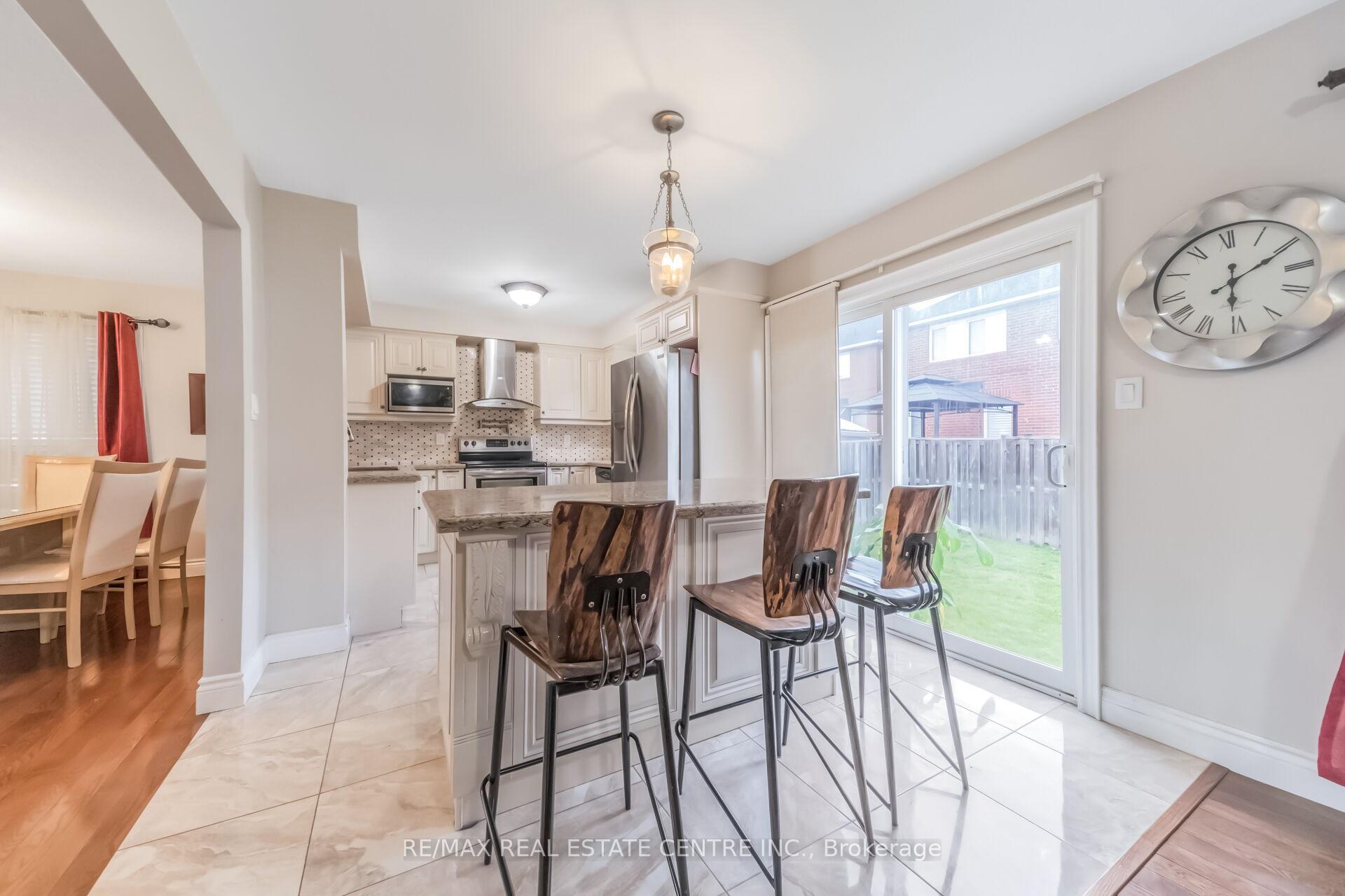 Photo 18 of 69 Crown Victoria Drive, Brampton, Fletcher's Meadow — HOMEH