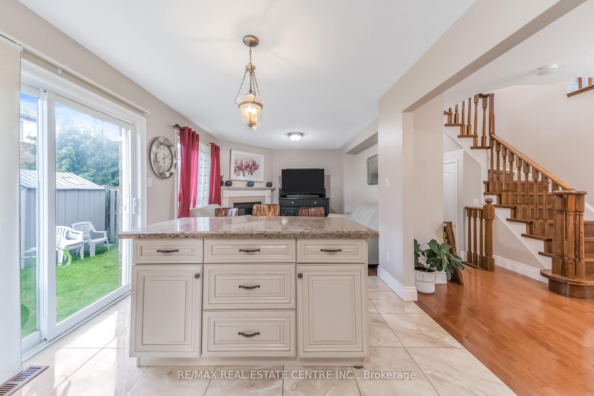 Photo 22 of 69 Crown Victoria Drive, Brampton, Fletcher's Meadow — HOMEH