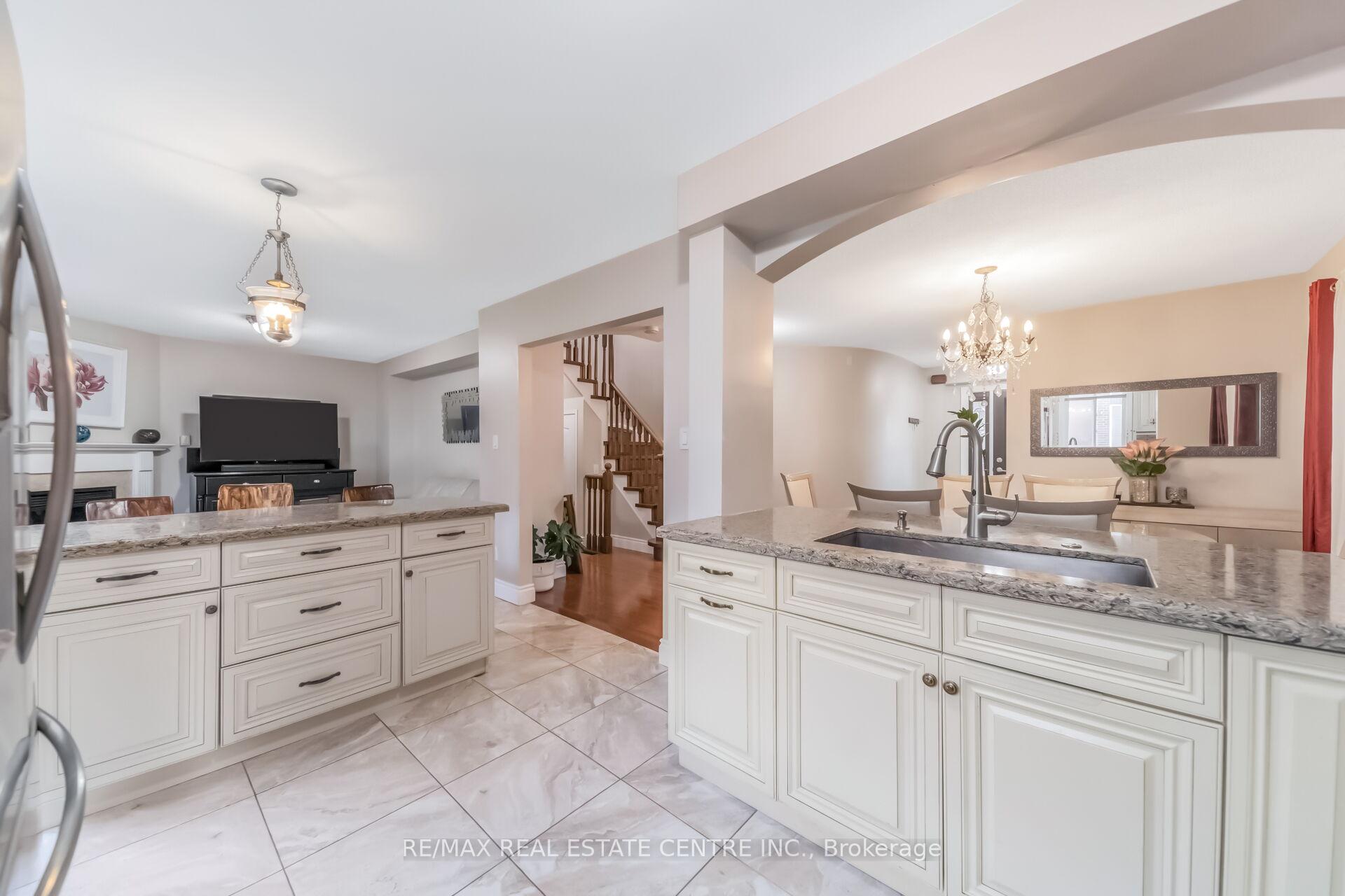 Photo 23 of 69 Crown Victoria Drive, Brampton, Fletcher's Meadow — HOMEH